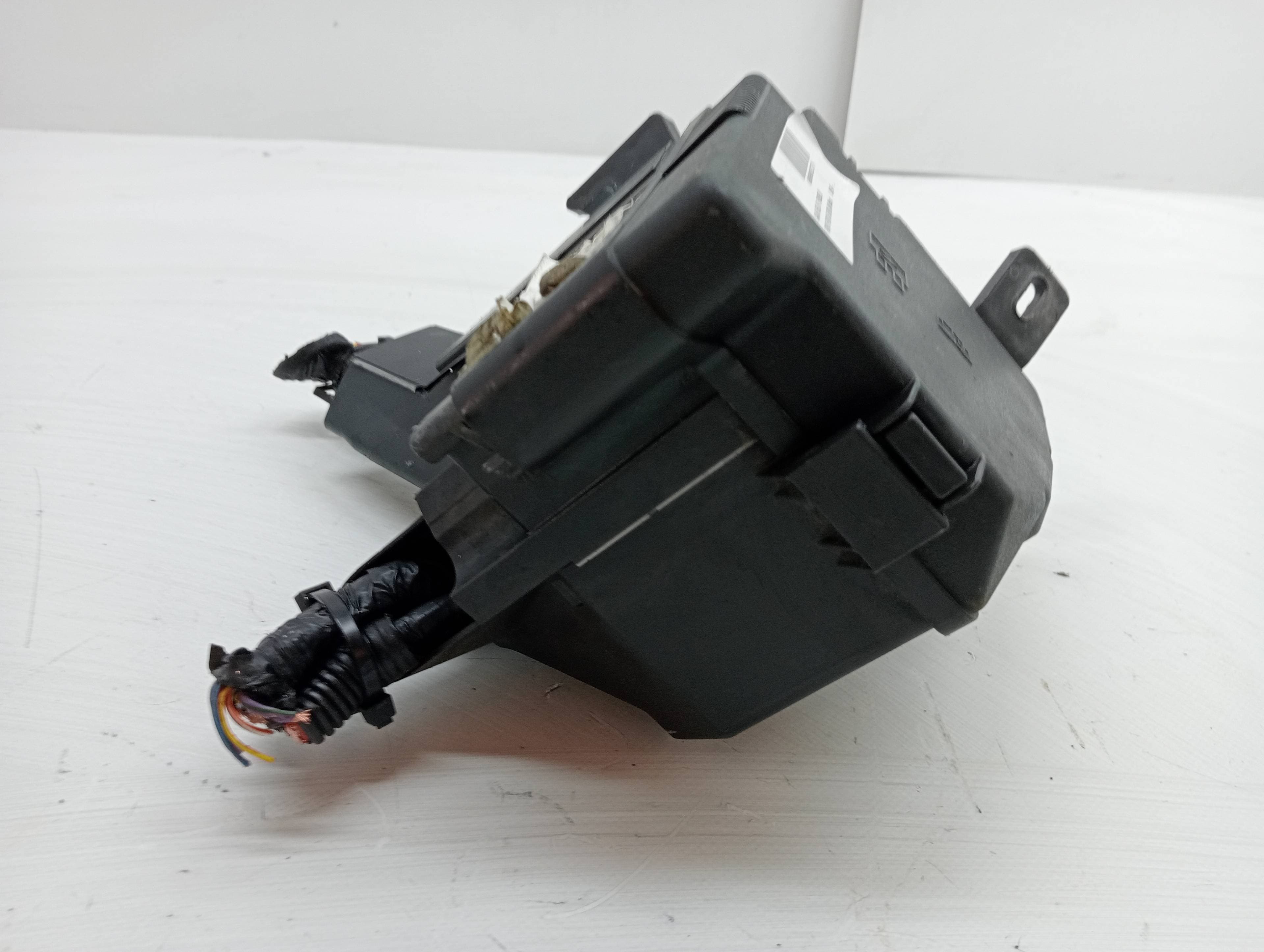 Caja reles / fusibles FORD FIESTA BERLINA