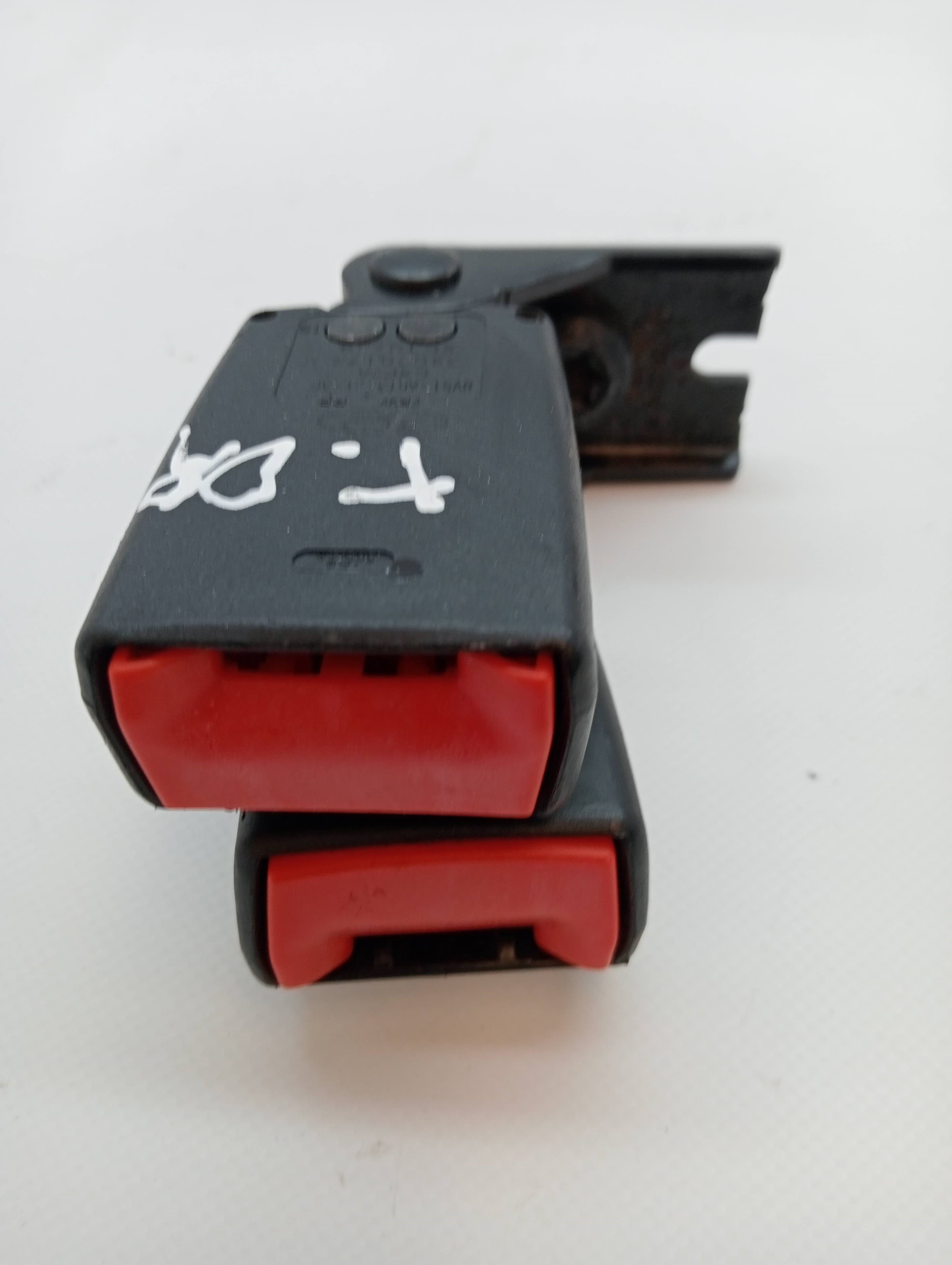 Enganche cinturon FORD FIESTA BERLINA 2