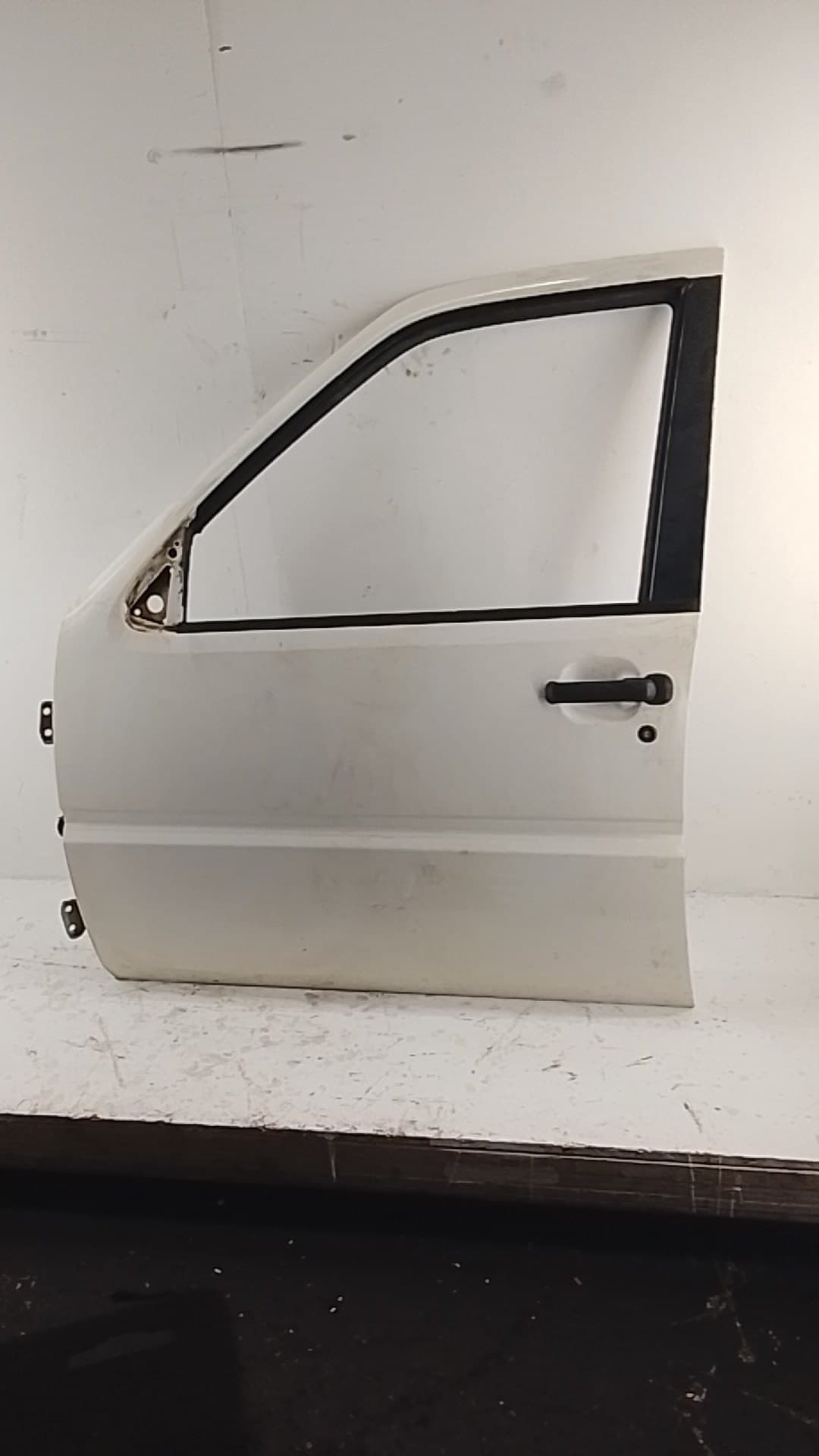 Puerta delantera izquierda NISSAN TERRANO (WD21)