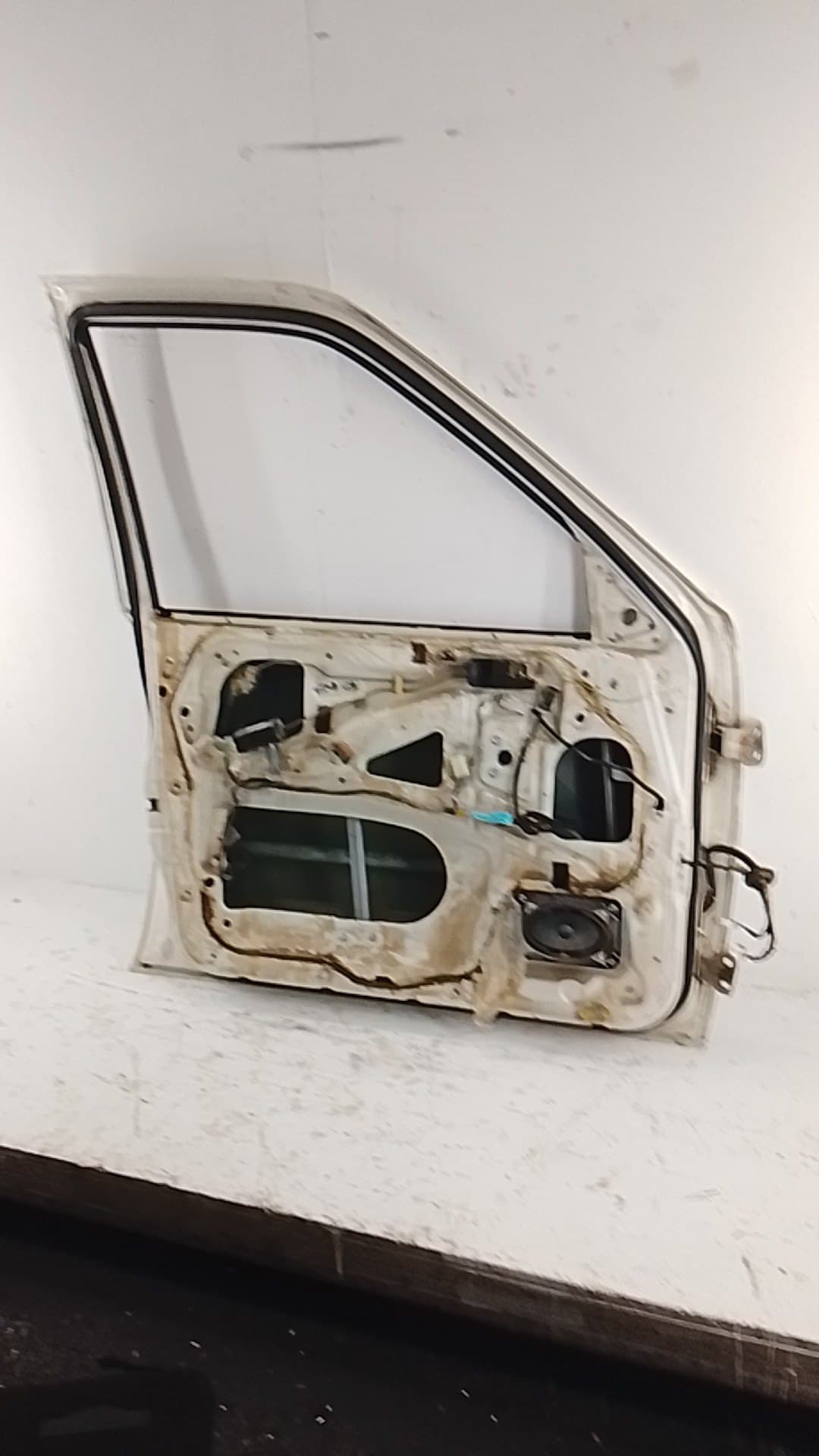Puerta delantera izquierda NISSAN TERRANO (WD21) 2