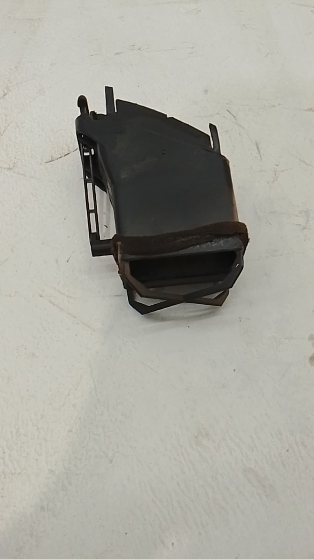 Recambio NISSAN TERRANO (WD21) ref. 687611F100 2