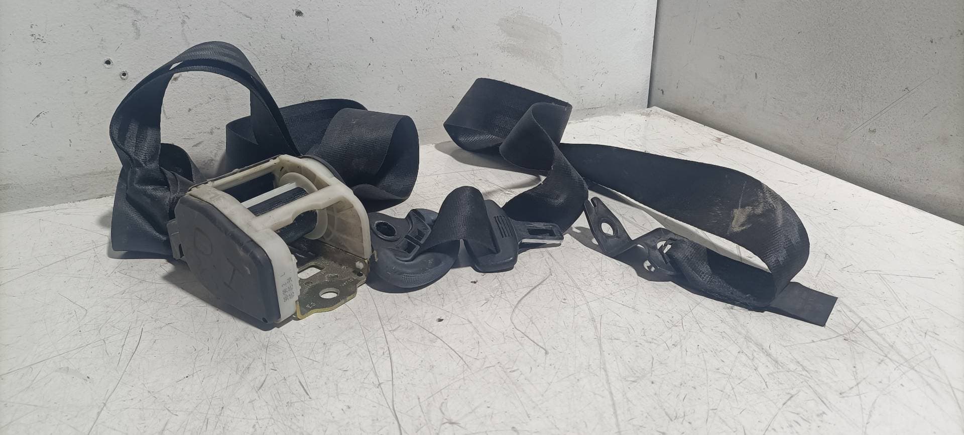 Cinturon seguridad delantero izquierdo SEAT CORDOBA BERLINA (6K2)