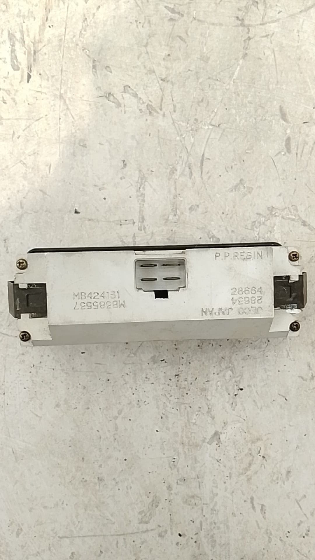 Pantalla multifuncion MITSUBISHI L200 (K3_T, K2_T, K1_T, K0_T) 3