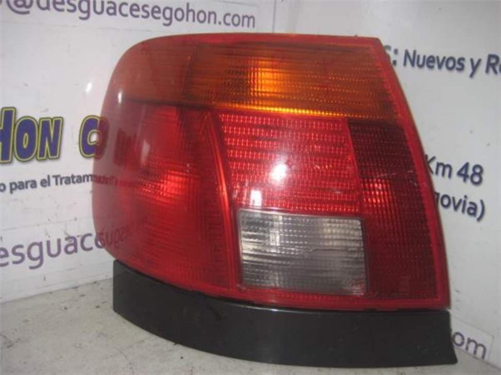 Piloto trasero izquierdo AUDI A4 BERLINA (B5)