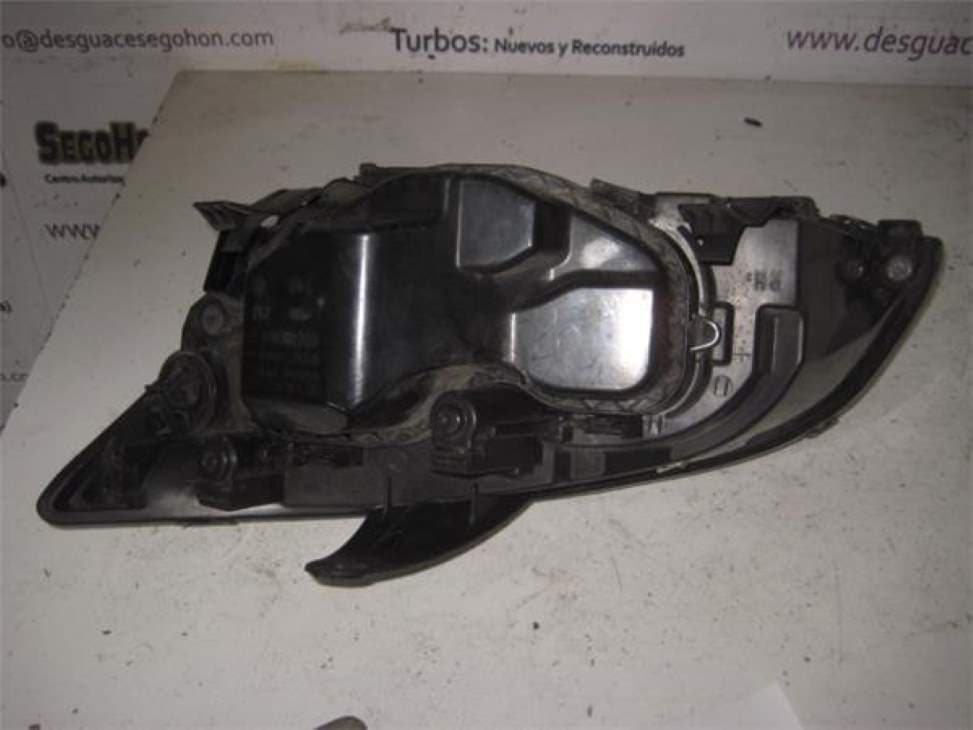 Faro derecho FORD FOCUS BERLINA (CAK) 2