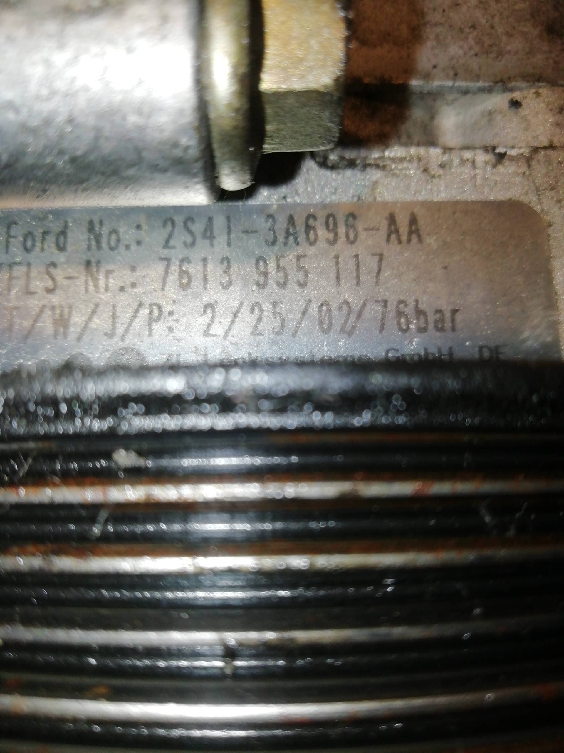 Bomba direccion FORD FOCUS BERLINA (CAK)