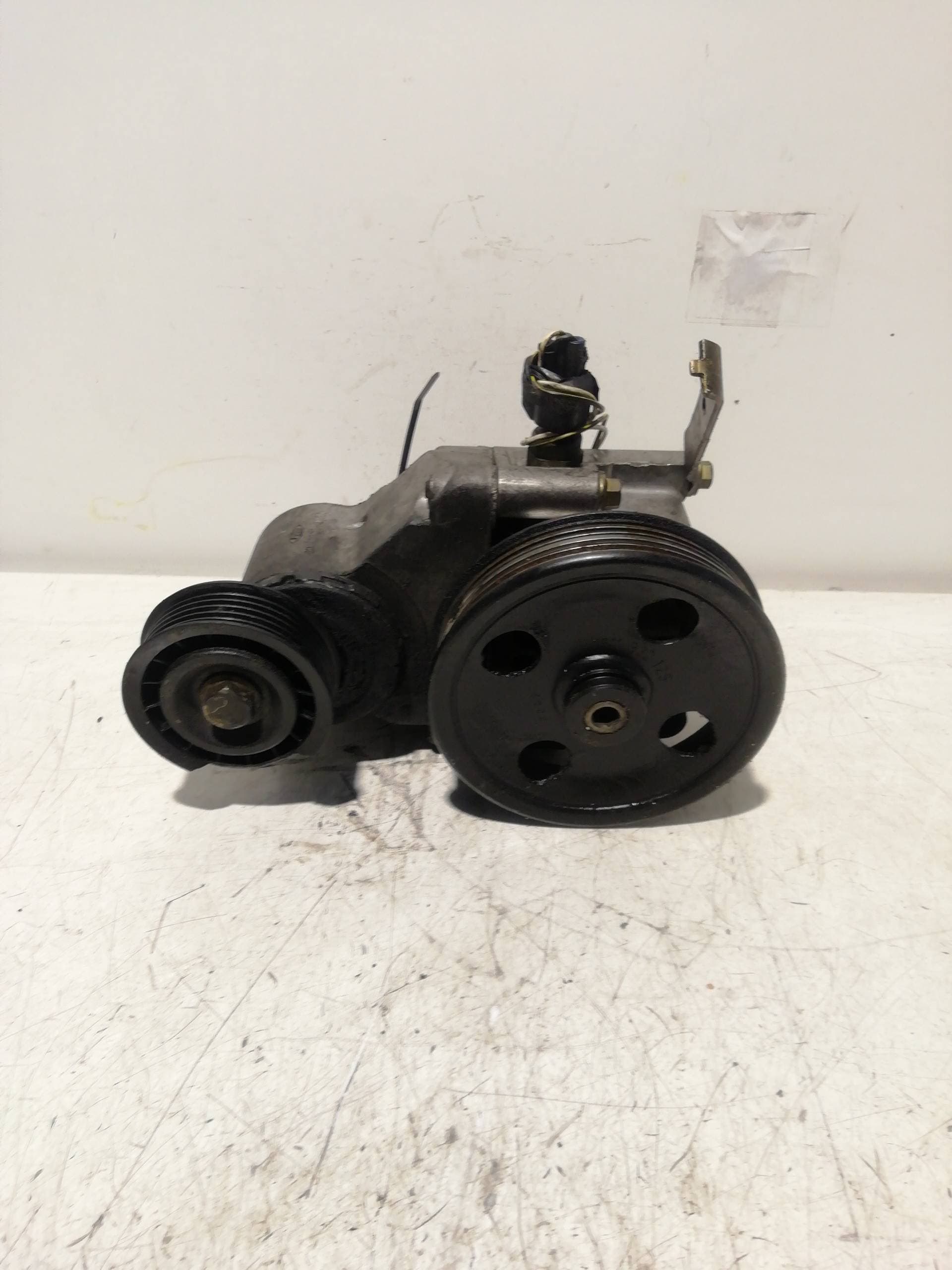Bomba direccion FORD FOCUS BERLINA (CAK) 2