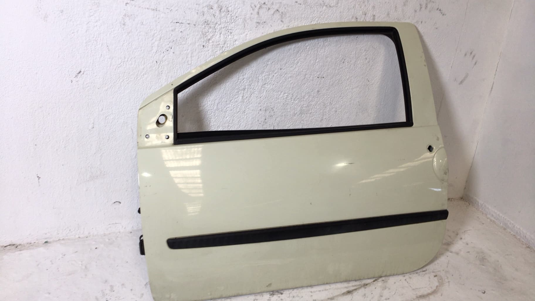 Puerta delantera izquierda RENAULT TWINGO