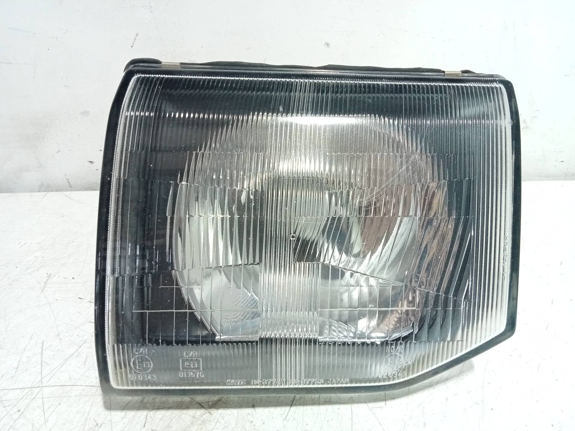 Faro izquierdo MITSUBISHI MONTERO (V20/V40)