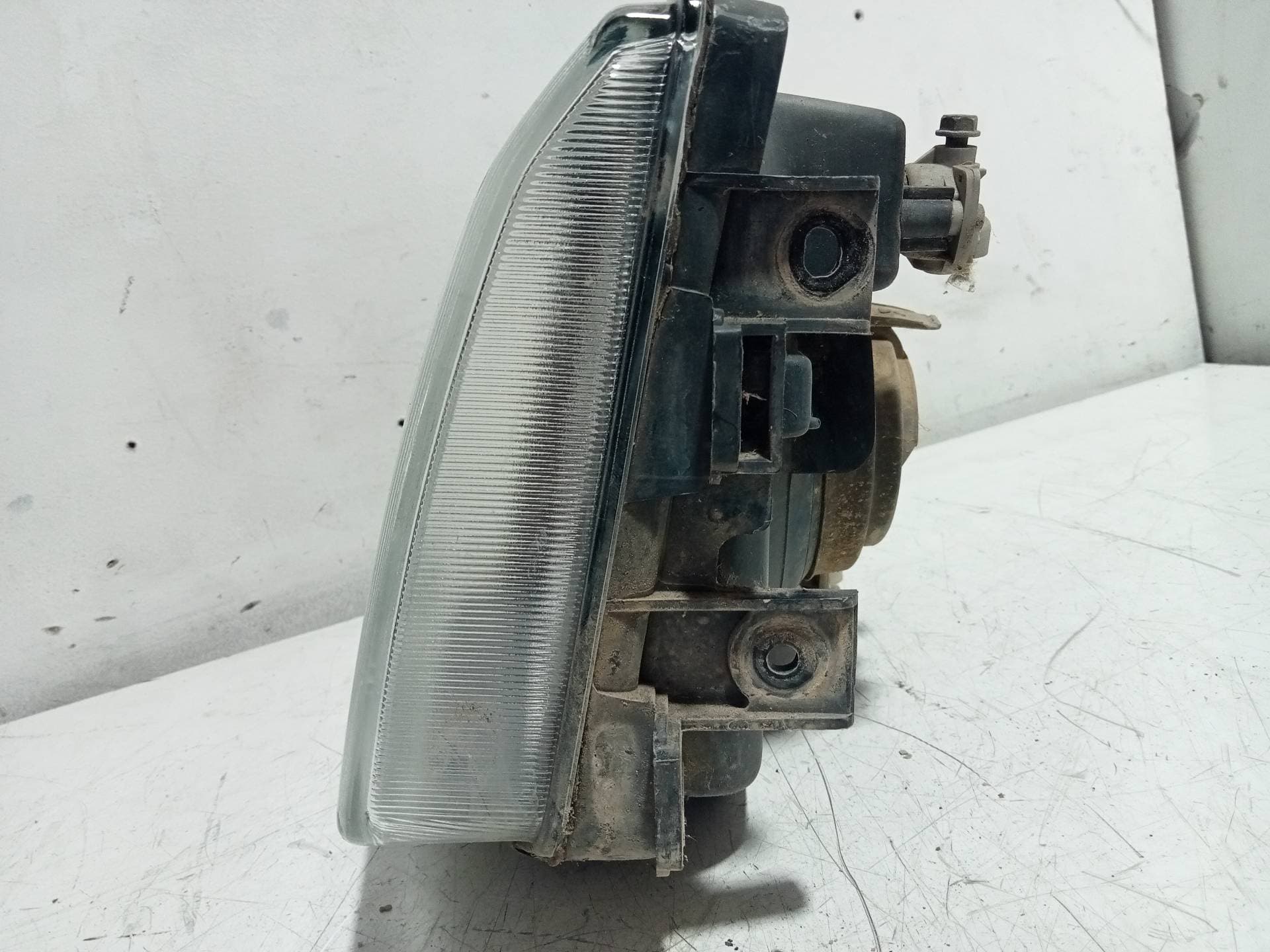 Faro izquierdo MITSUBISHI MONTERO (V20/V40) 3