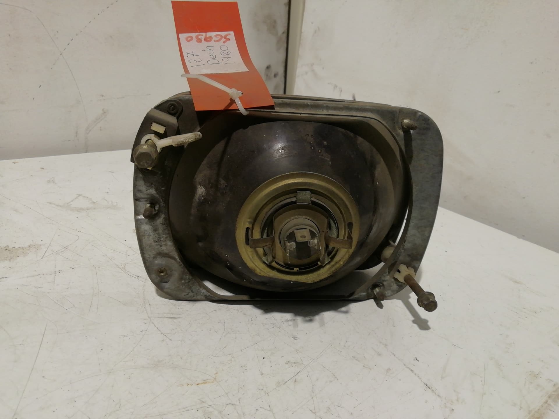 Faro derecho SEAT 127 2