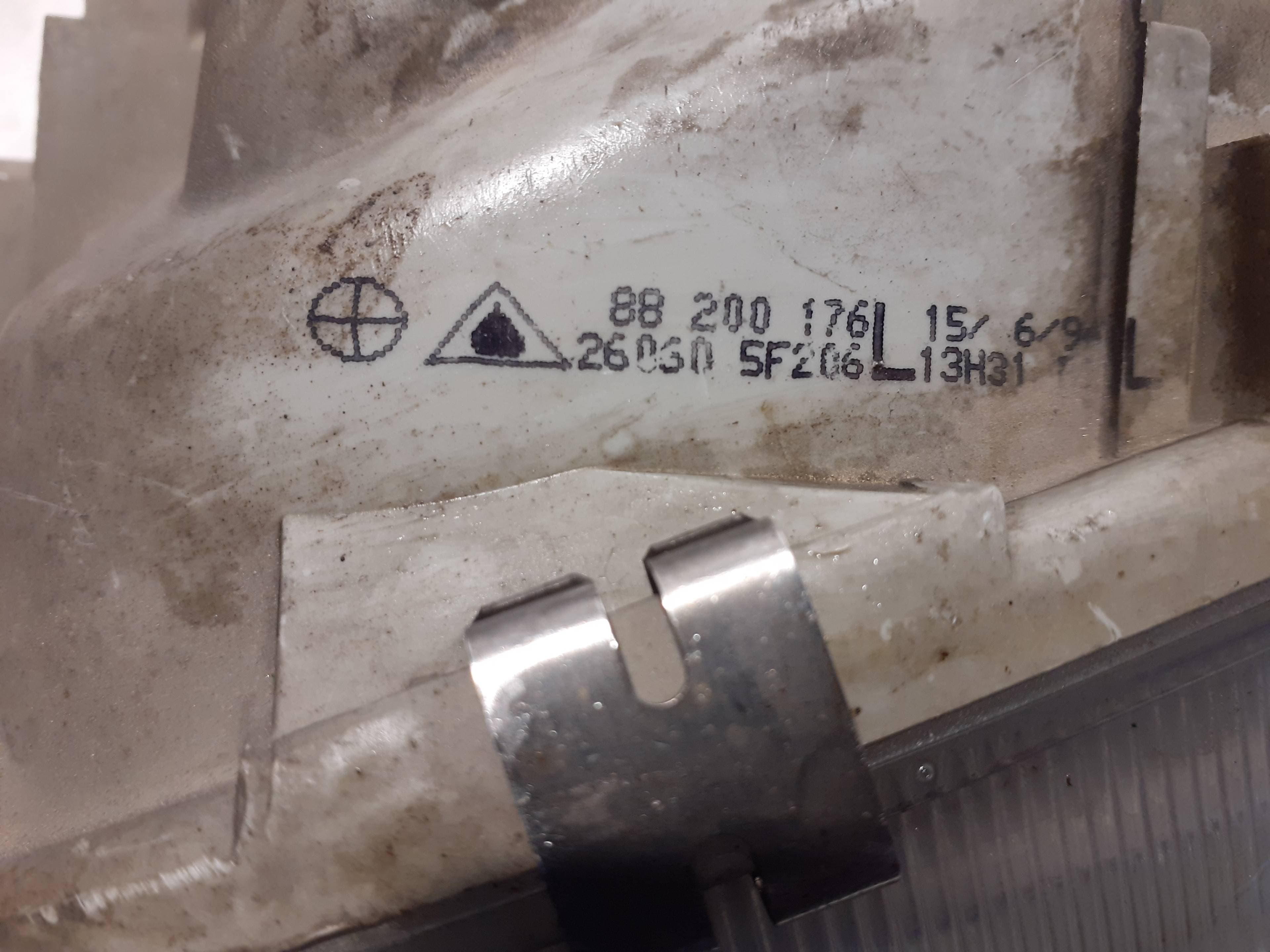 Faro izquierdo NISSAN MICRA (K11) 2