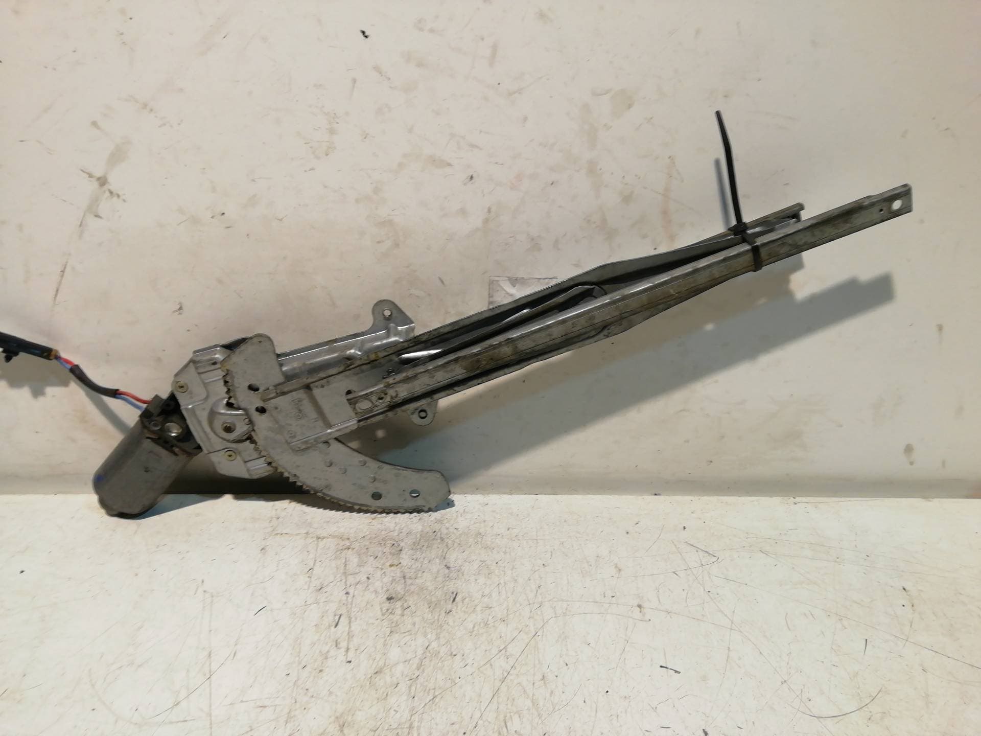 Elevalunas delantero derecho NISSAN MICRA (K11)