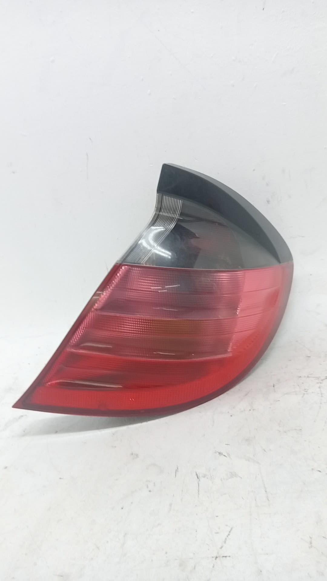 Piloto trasero derecho MERCEDES-BENZ CLASE C (W202)
