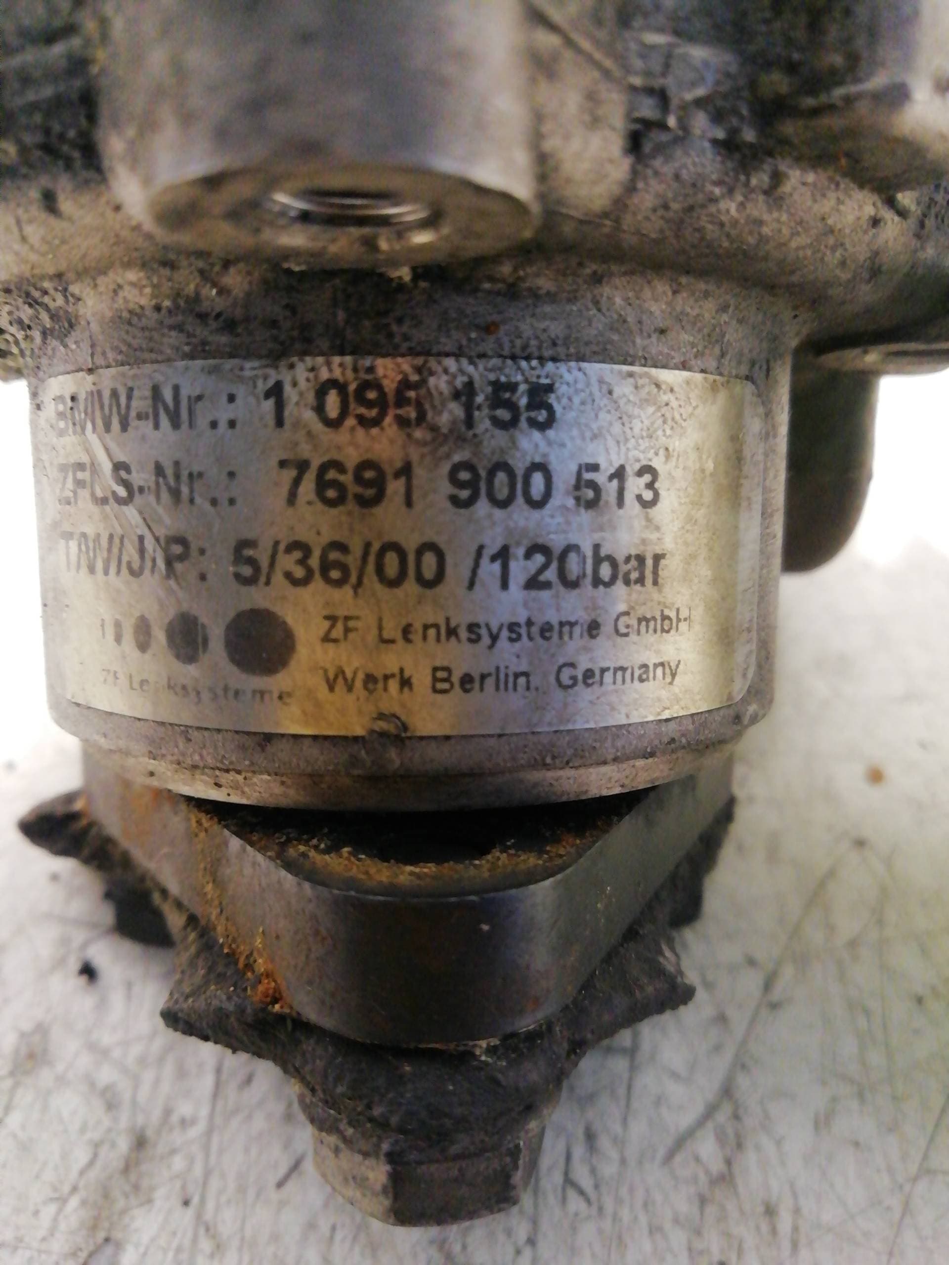 Bomba direccion BMW SERIE 3 BERLINA (E30)
