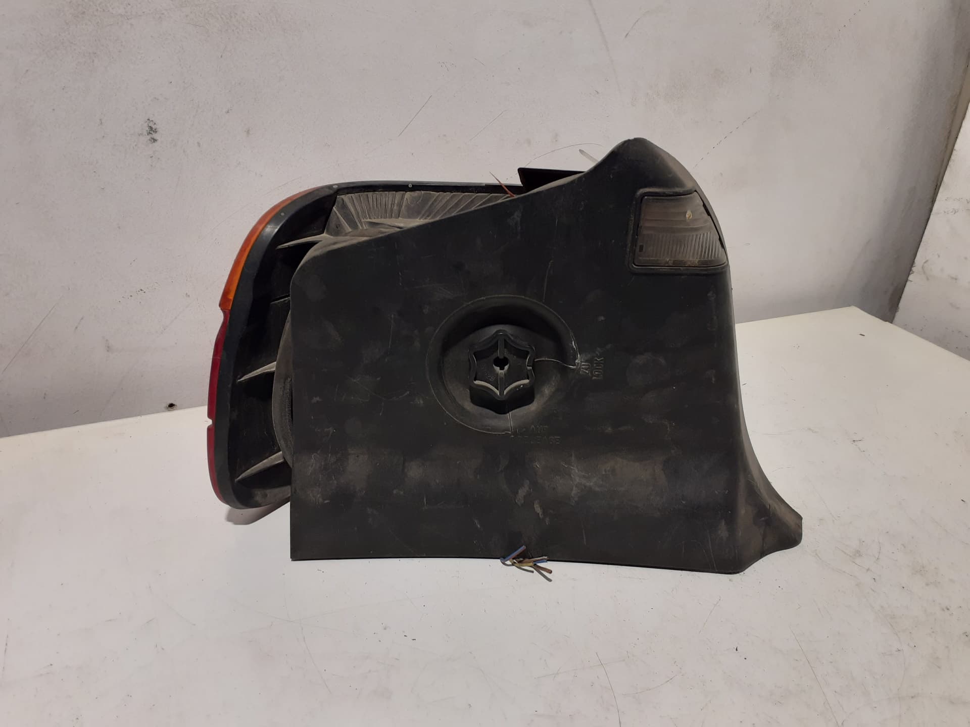 Piloto trasero derecho BMW SERIE 3 BERLINA (E30) 2