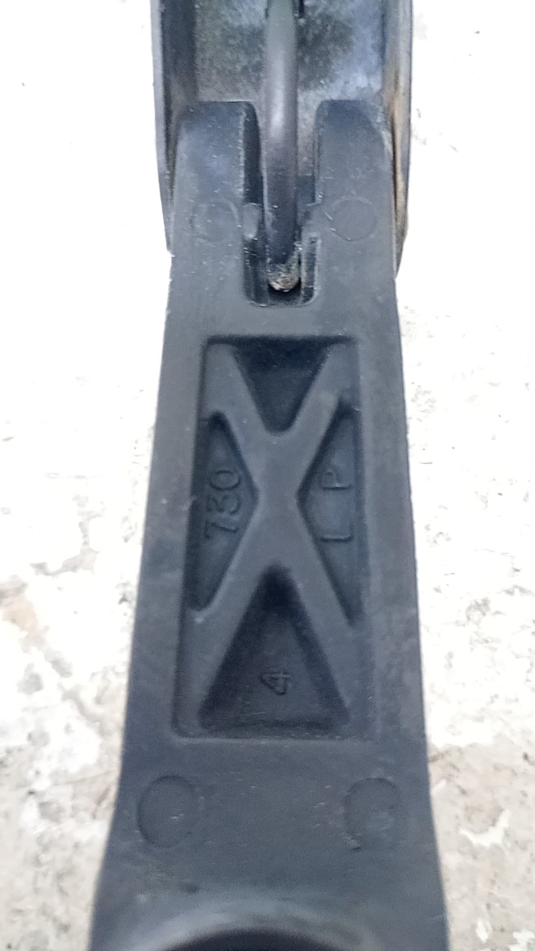 Brazo limpia delantero derecho TOYOTA RAV 4 FUNCRUISER (A1)