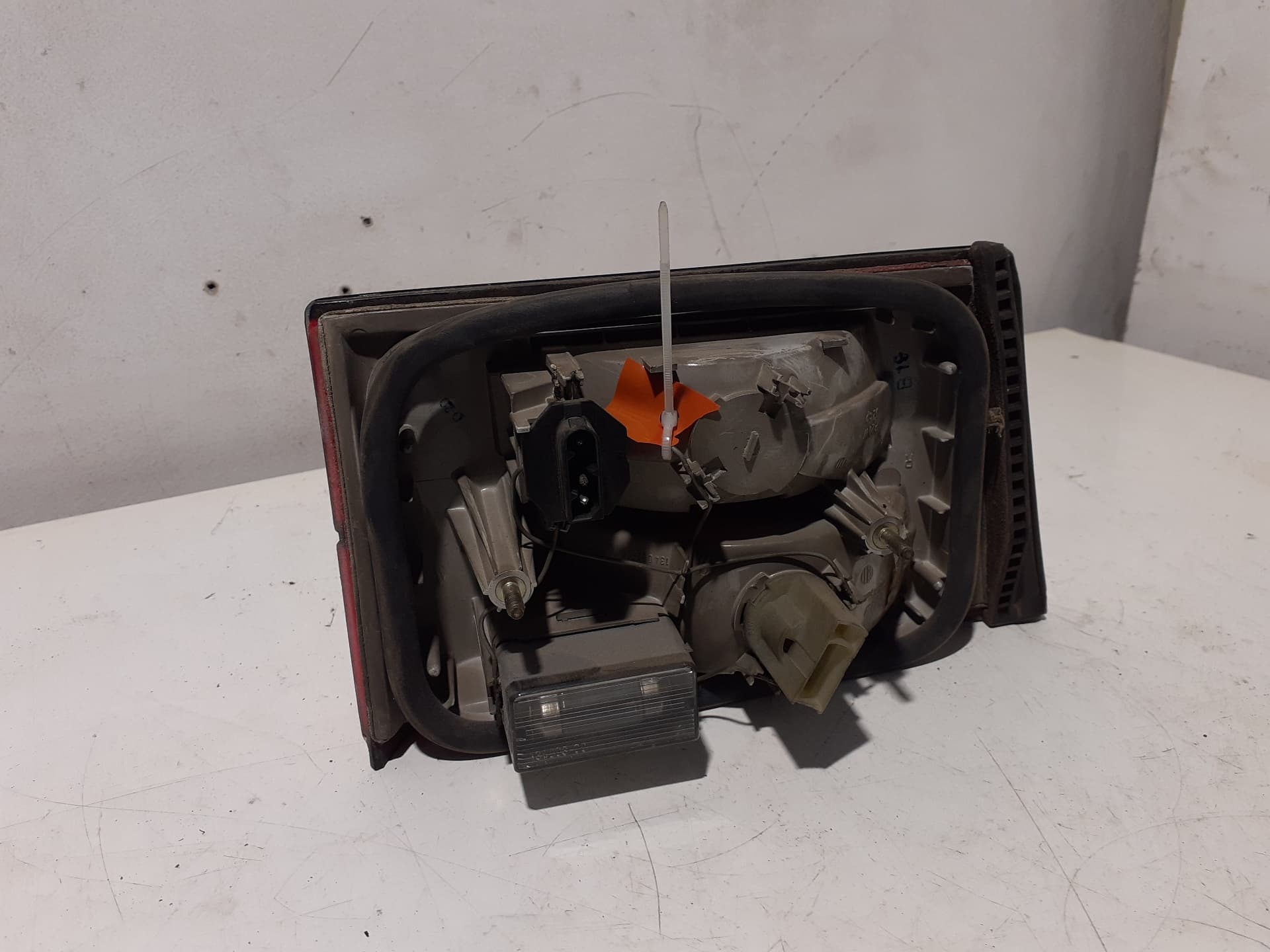 Piloto trasero derecho BMW SERIE 5 BERLINA (E34) 2