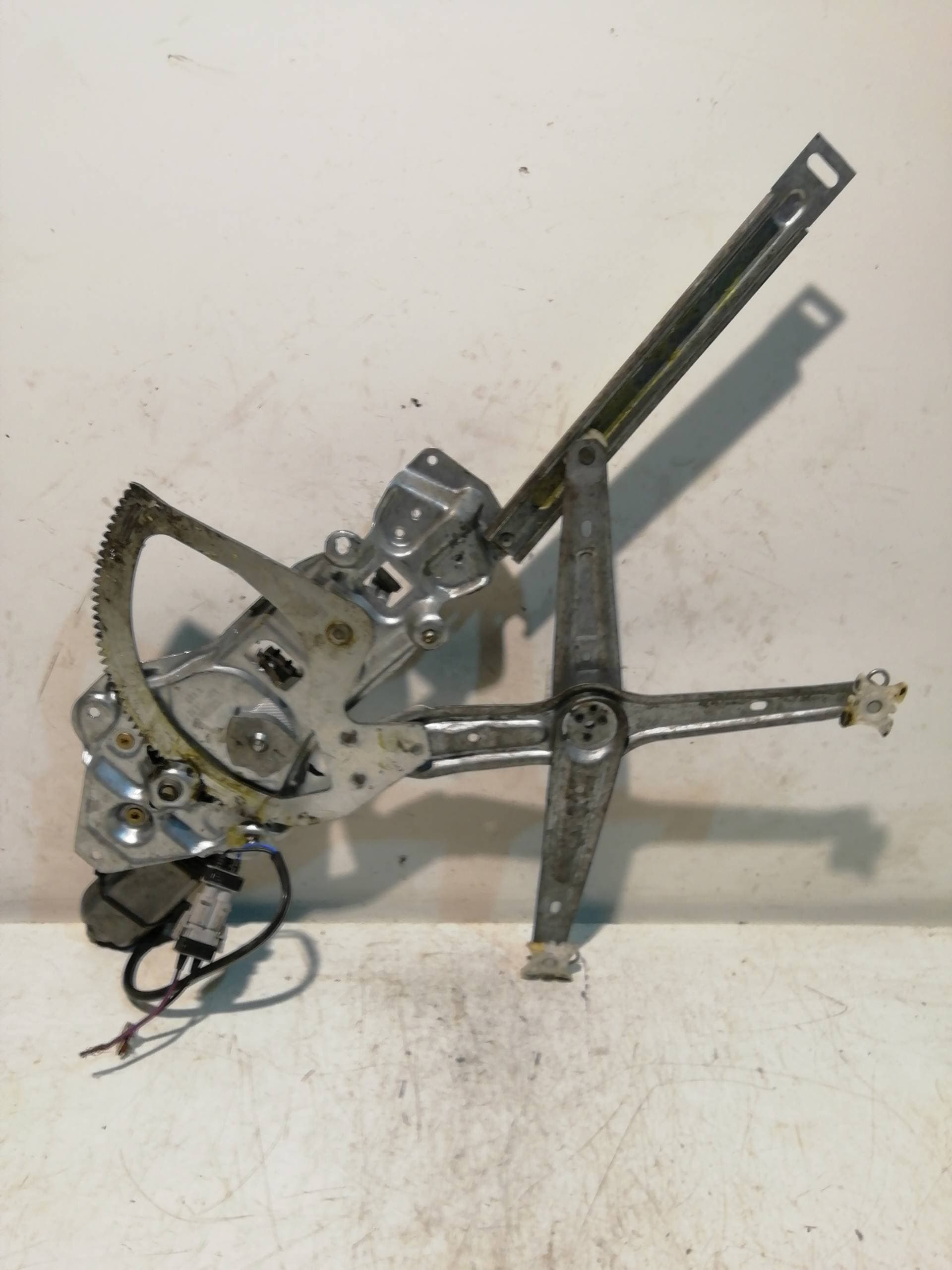 Elevalunas delantero izquierdo BMW SERIE 5 BERLINA (E34)