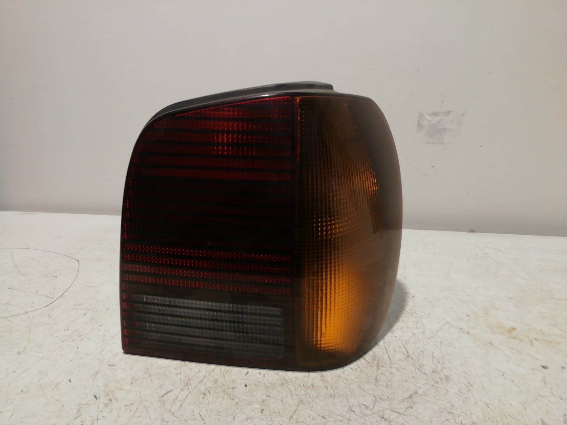 Piloto trasero derecho VOLKSWAGEN POLO CLASSIC (6V2)