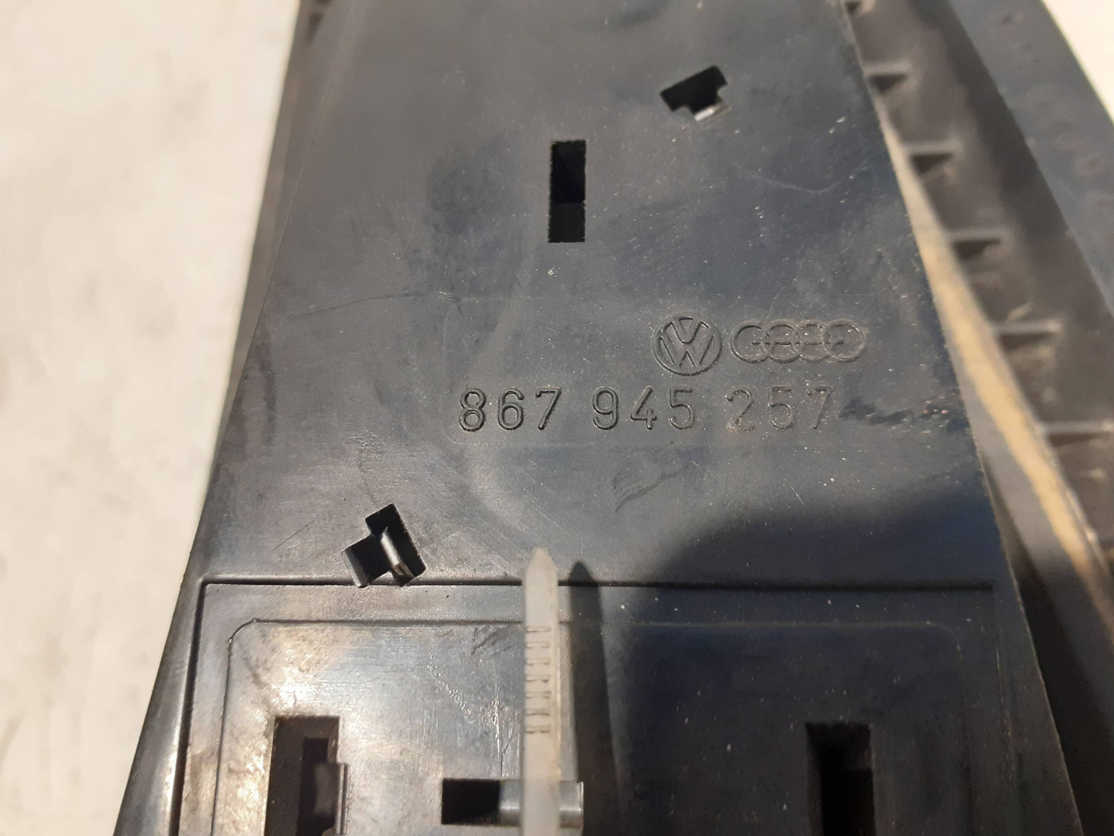 Piloto trasero izquierdo VOLKSWAGEN POLO CLASSIC (6V2) 2
