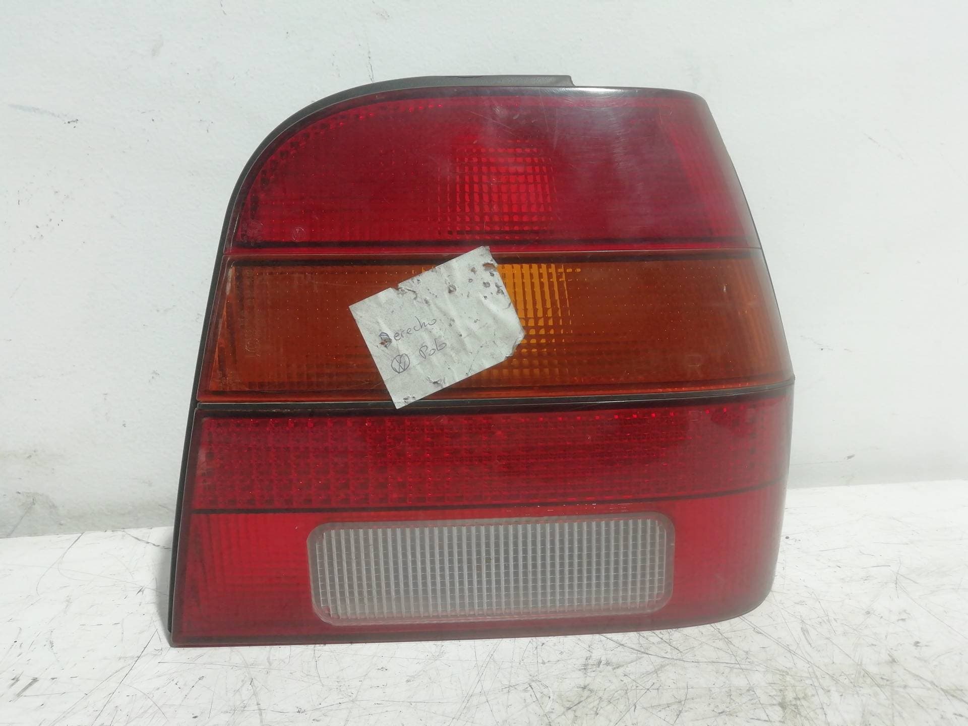 Piloto trasero derecho VOLKSWAGEN POLO CLASSIC (6V2)