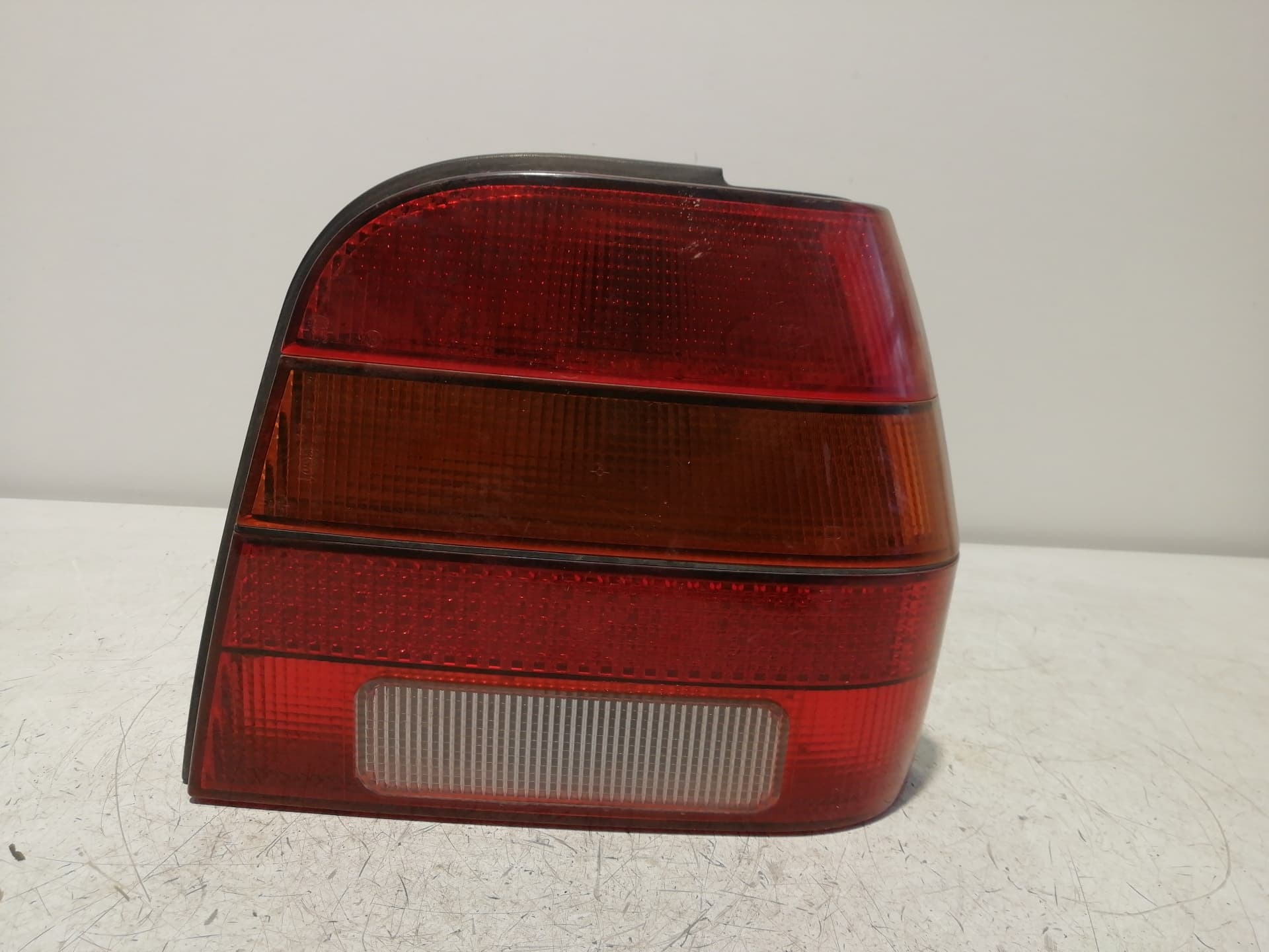 Piloto trasero derecho VOLKSWAGEN POLO CLASSIC (6V2)
