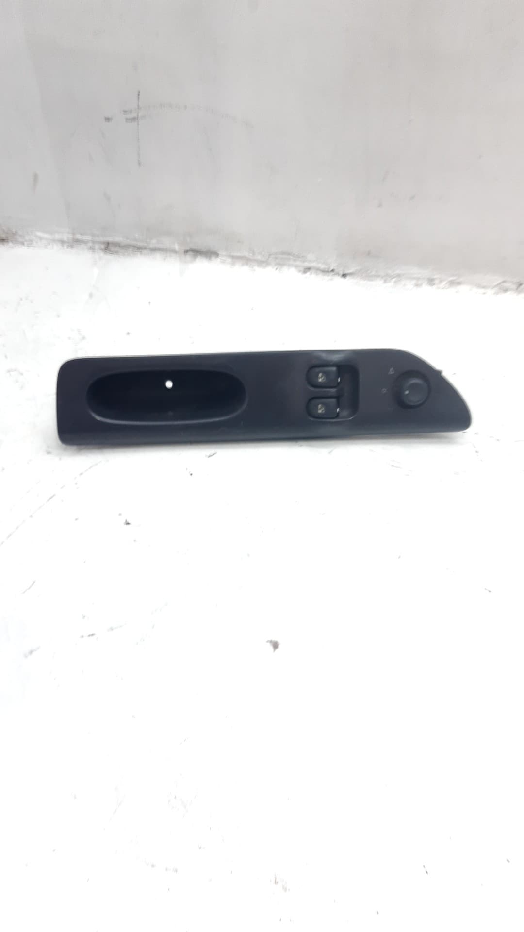 Mando elevalunas delantero izquierdo RENAULT ESPACE III (JE0_)