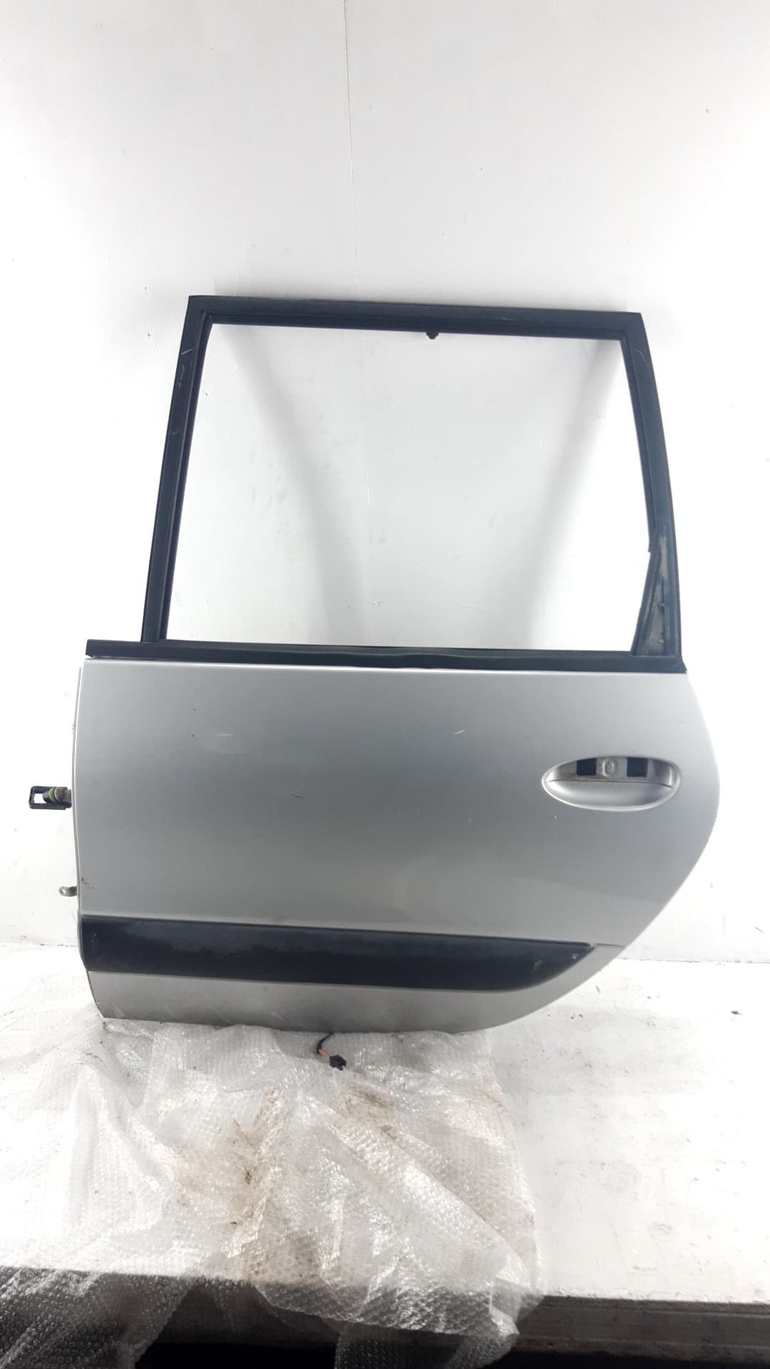 Puerta trasera izquierda RENAULT ESPACE III (JE0_)