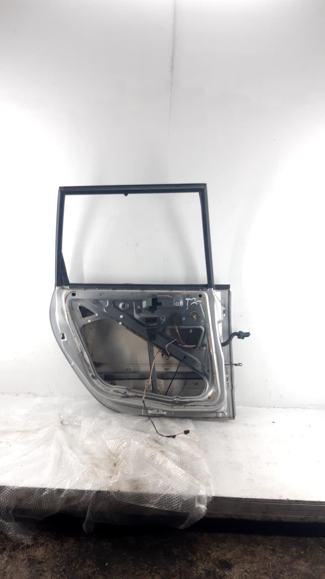 Puerta trasera izquierda RENAULT ESPACE III (JE0_) 2