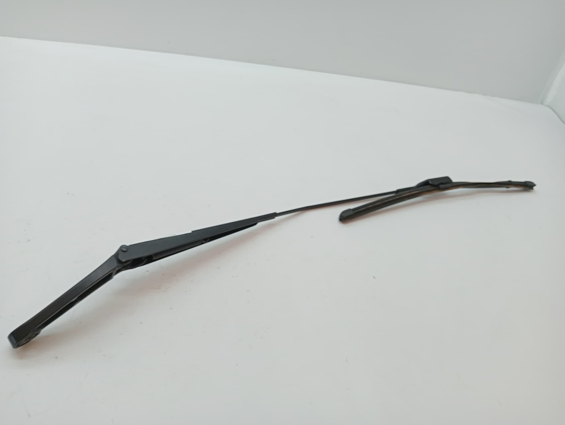 Brazo limpia delantero derecho VOLKSWAGEN POLO