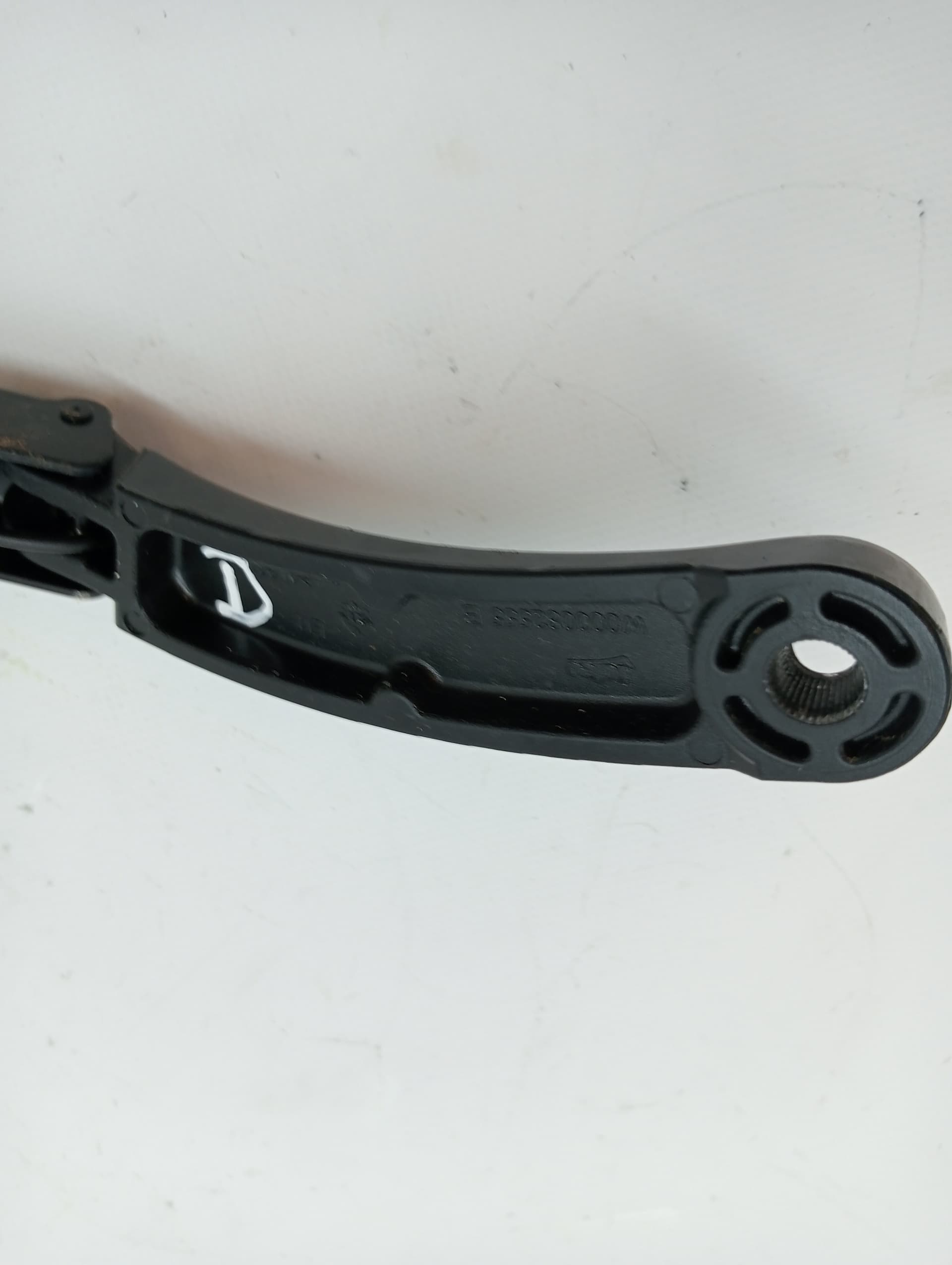 Brazo limpia delantero derecho VOLKSWAGEN POLO 3