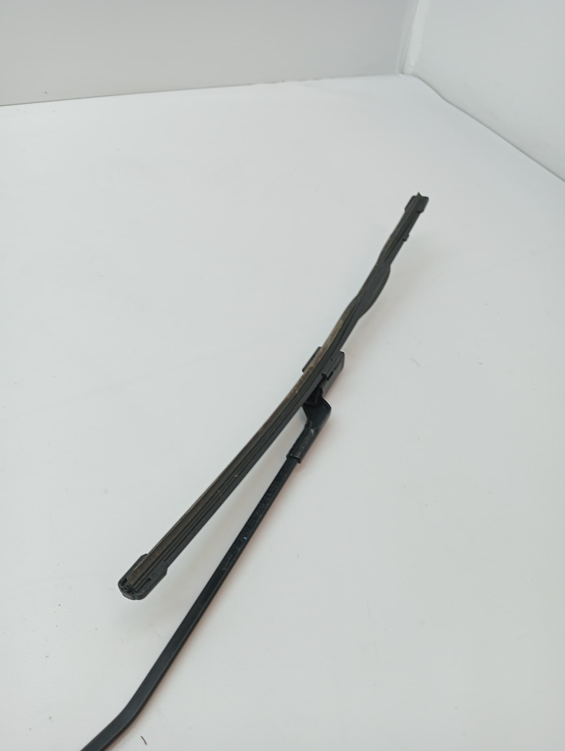 Brazo limpia delantero derecho VOLKSWAGEN POLO 2