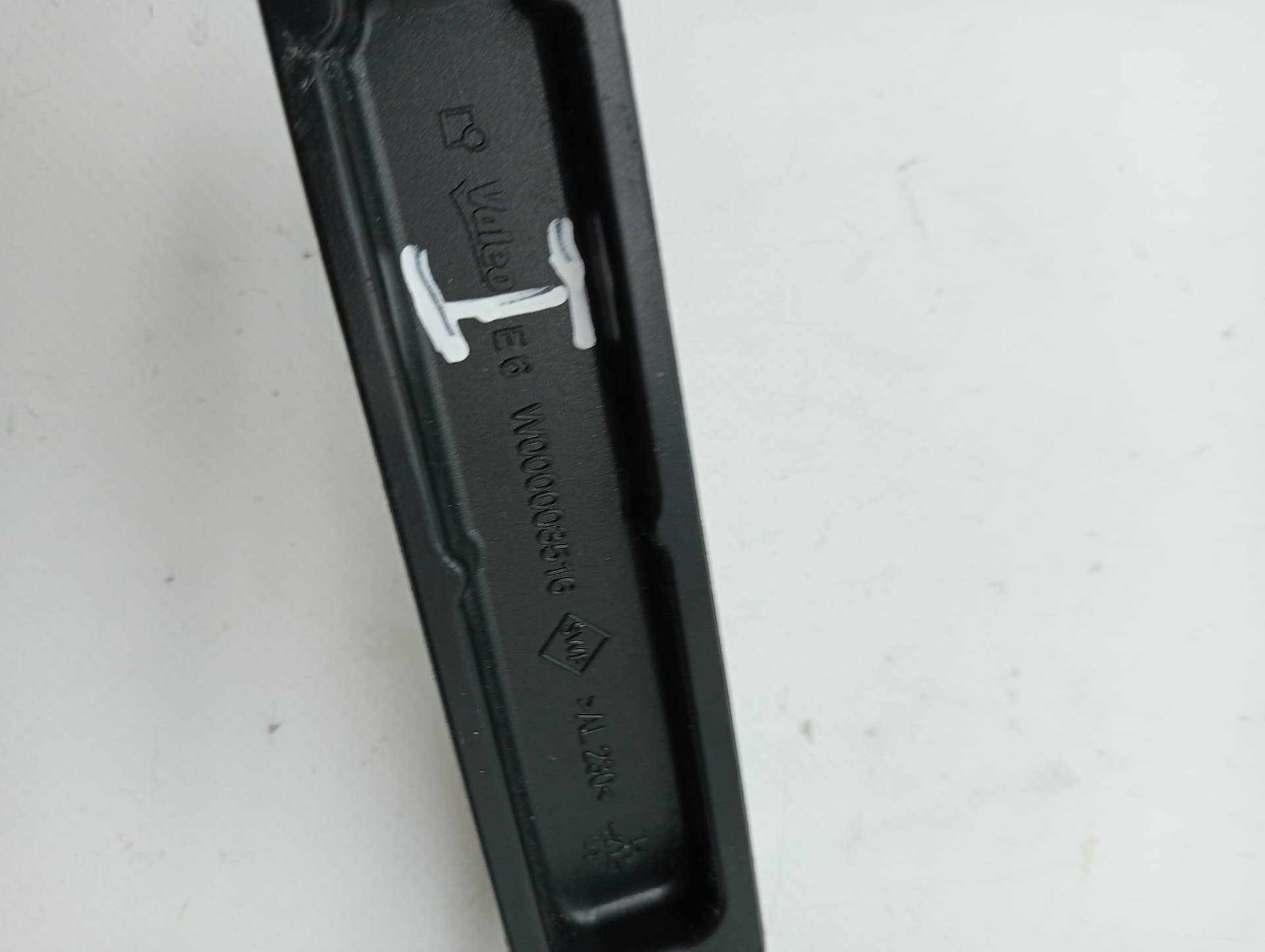 Brazo limpia delantero izquierdo VOLKSWAGEN POLO 2