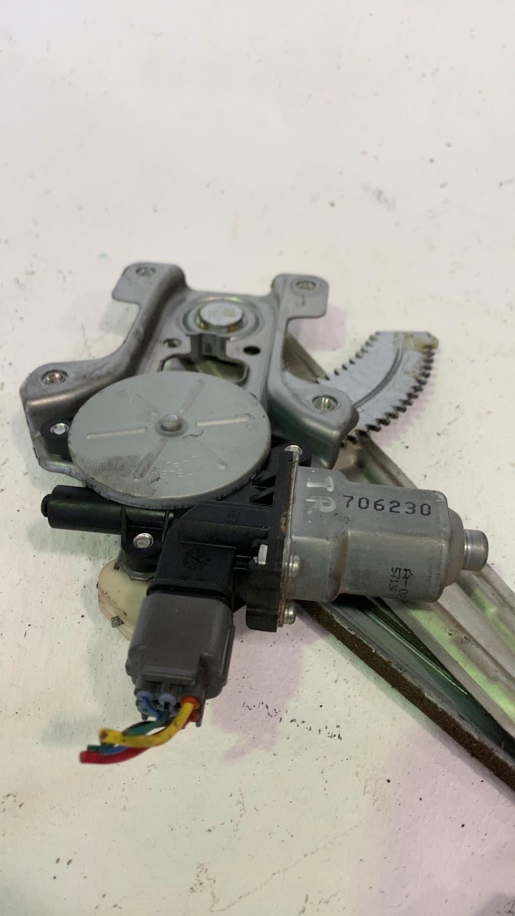 Motor elevalunas trasero izquierdo MITSUBISHI OUTLANDER II (CW_W)