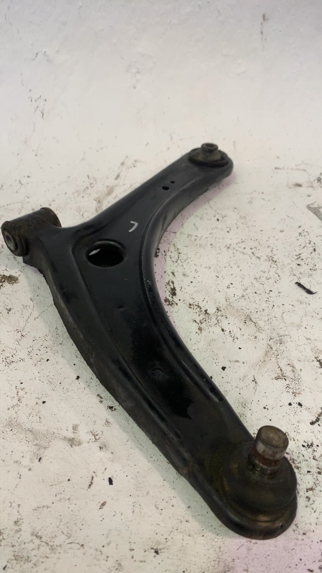 Brazo suspension inferior delantero izquierdo MITSUBISHI OUTLANDER II (CW_W)