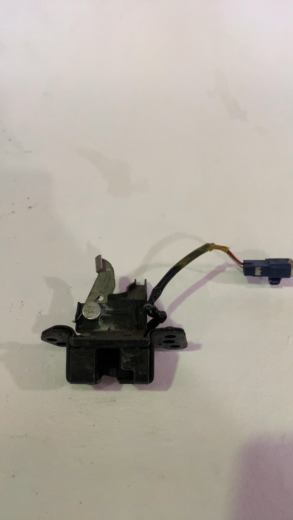 Cerradura maletero / porton TOYOTA YARIS 3