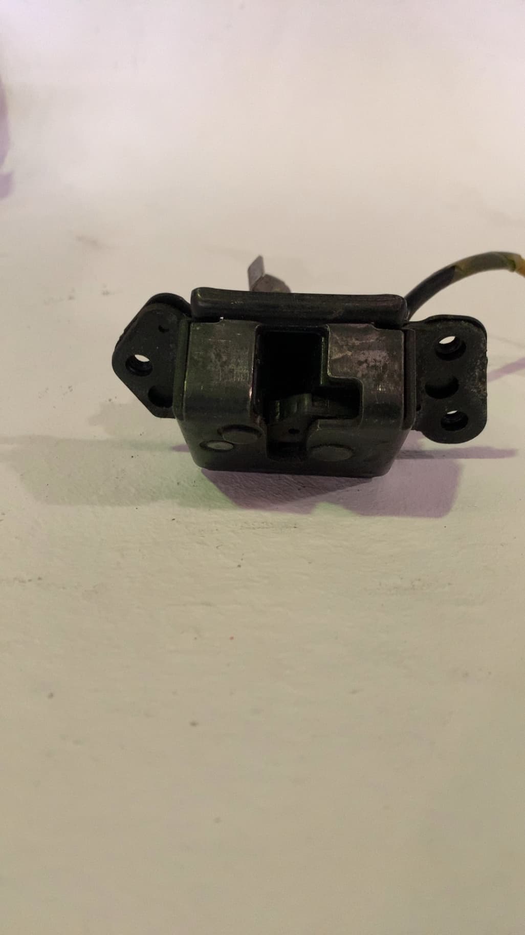 Cerradura maletero / porton TOYOTA YARIS 2