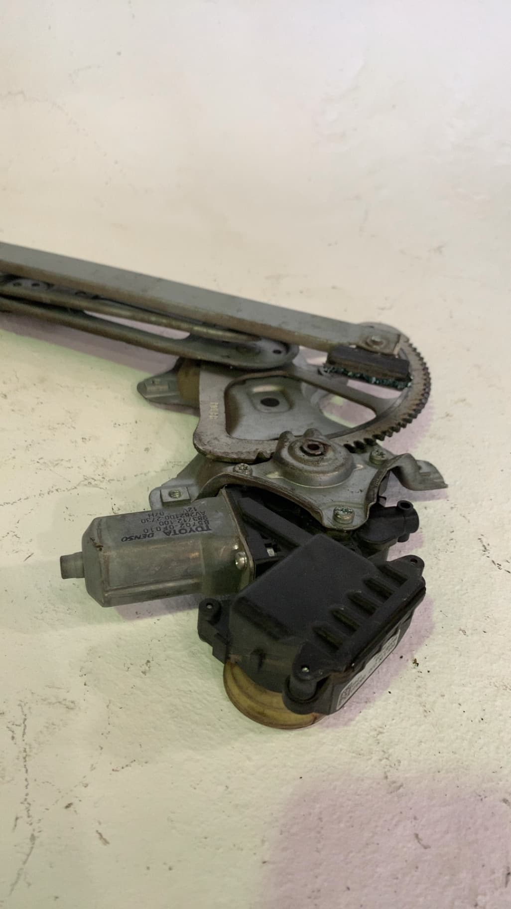 Motor elevalunas delantero izquierdo TOYOTA YARIS 2