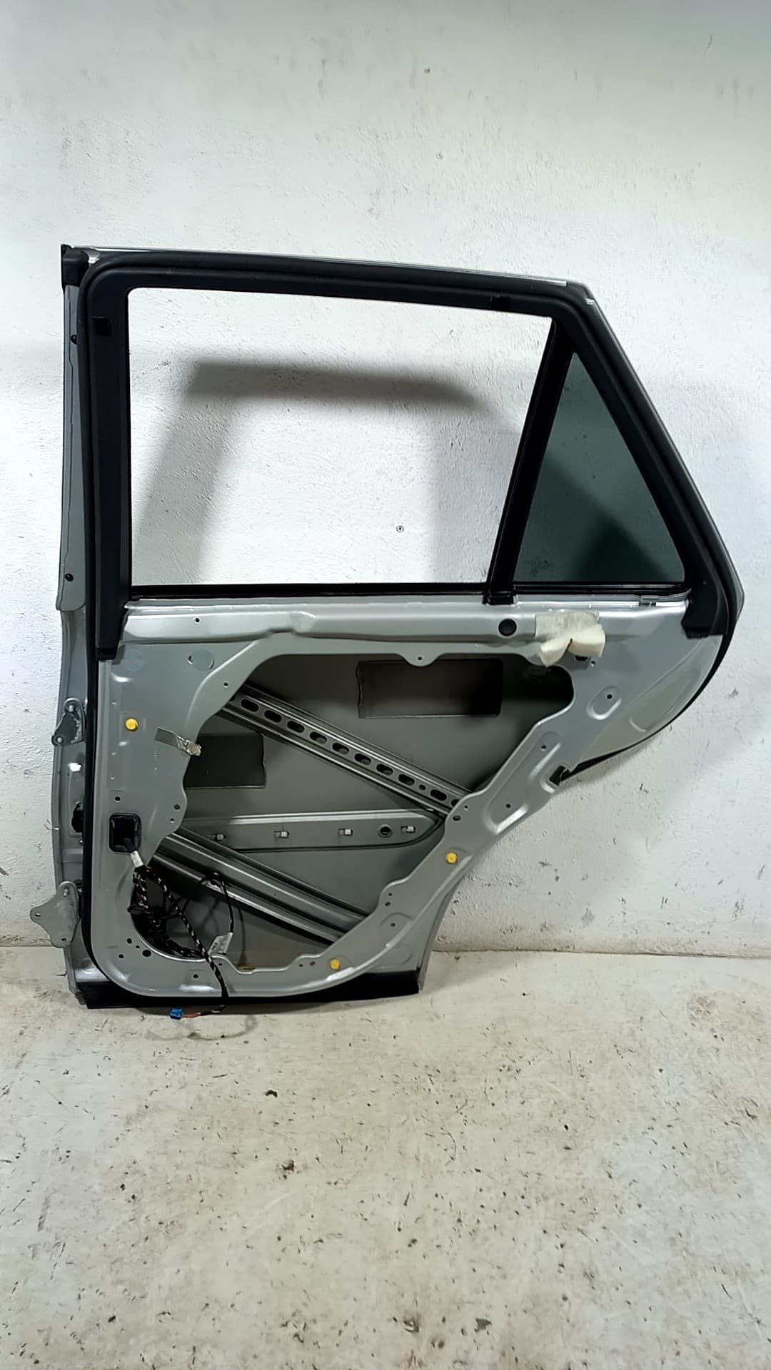 Puerta trasera derecha MERCEDES-BENZ CLASE M (W164) 2