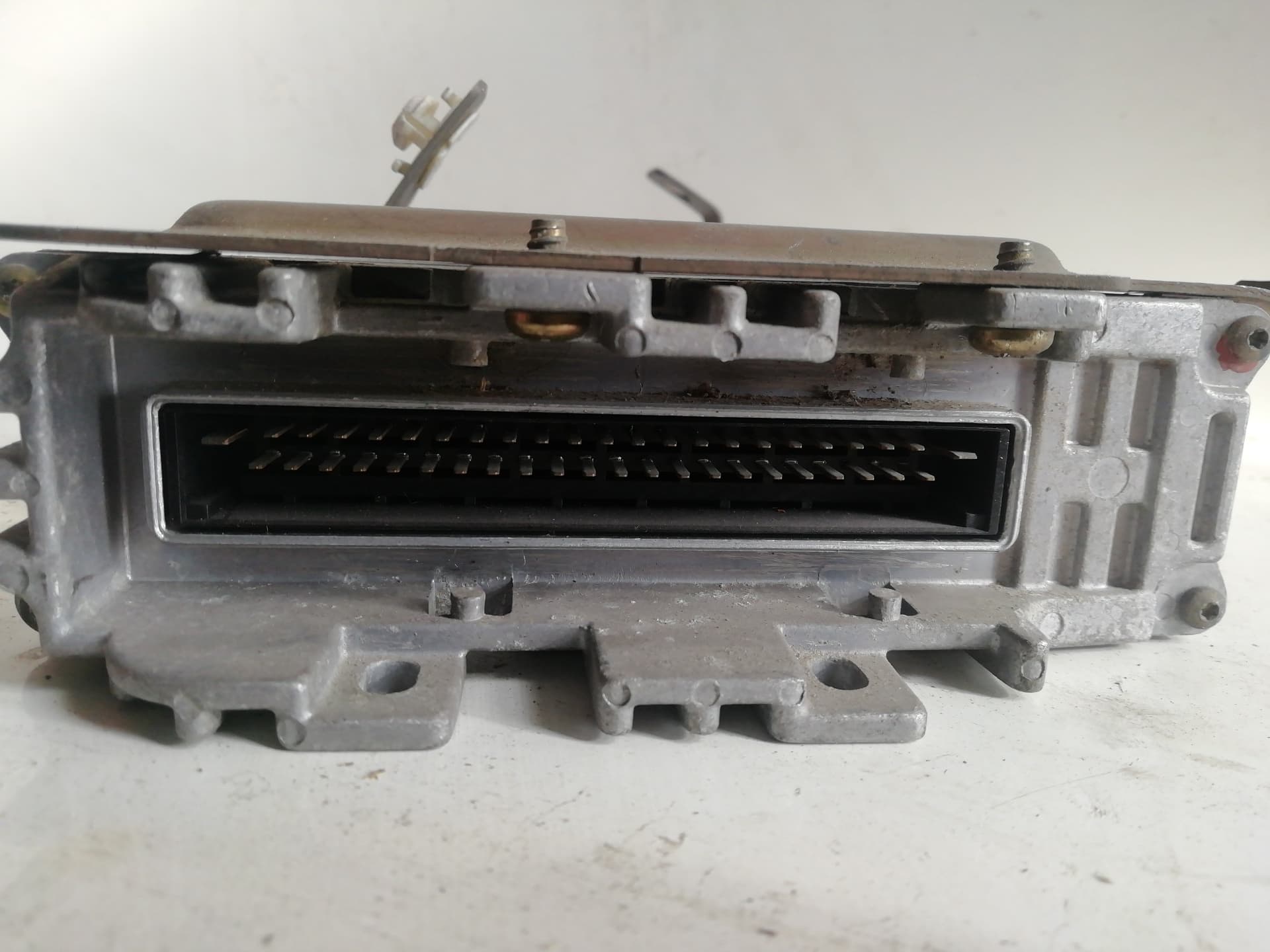 Centralita motor uce VOLKSWAGEN GOLF III BERLINA (1H1) 2