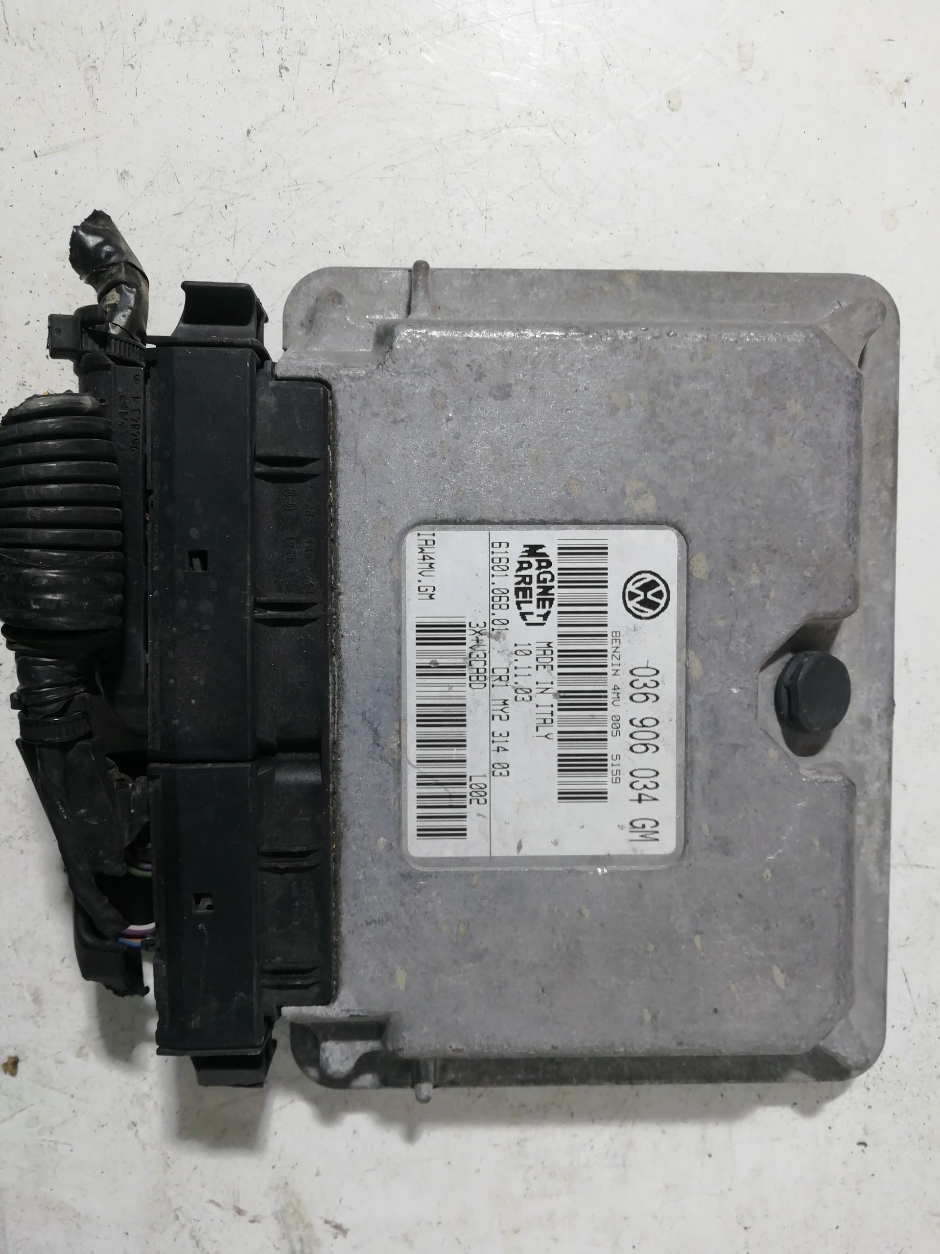 Centralita motor uce VOLKSWAGEN GOLF III BERLINA (1H1)