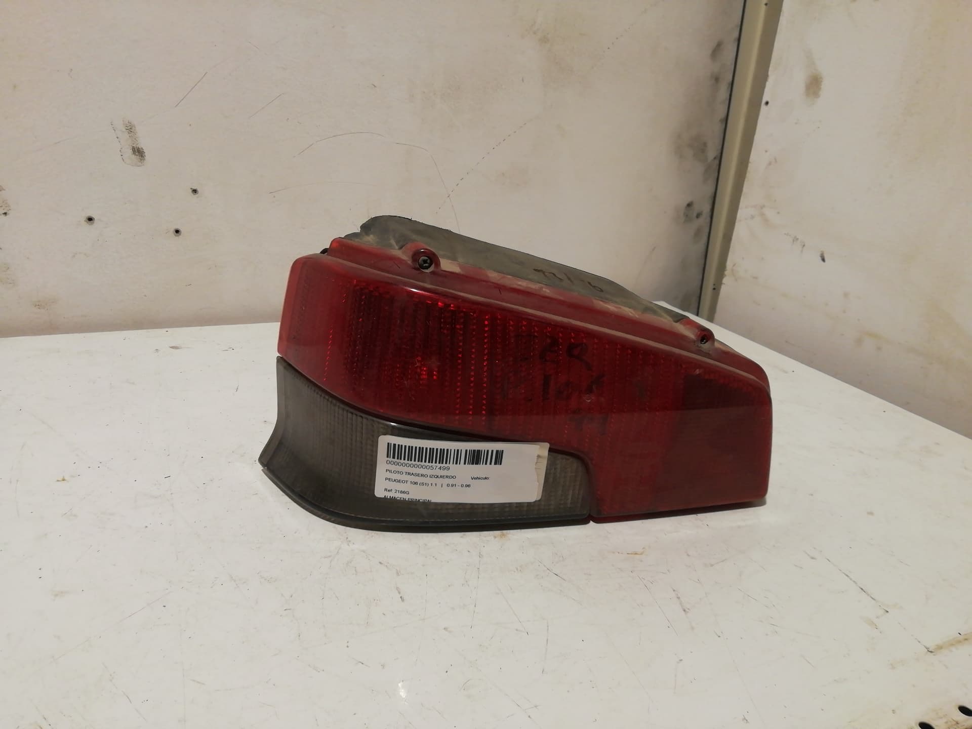Piloto trasero izquierdo PEUGEOT 106 (S1)