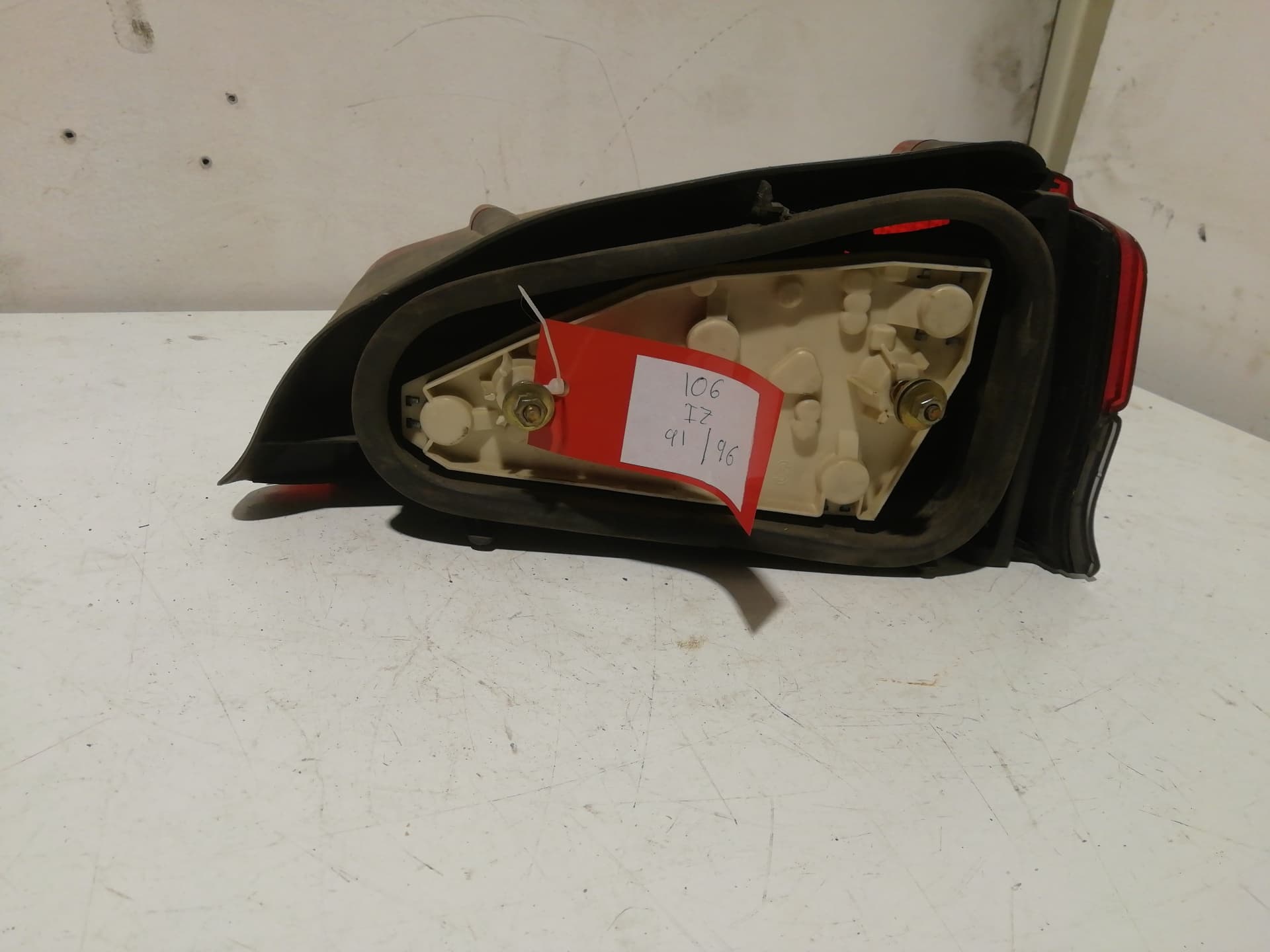 Piloto trasero izquierdo PEUGEOT 106 (S1) 2