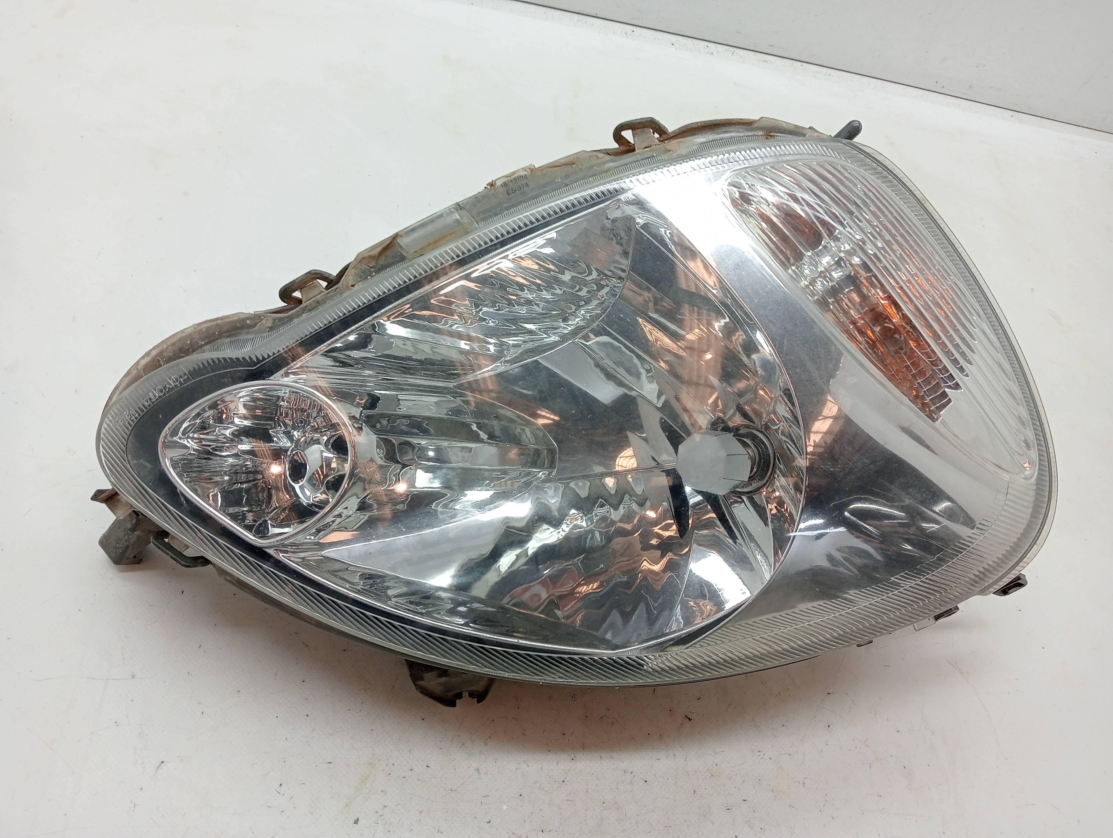 Faro derecho TOYOTA YARIS (NCP1/NLP1/SCP1) 2