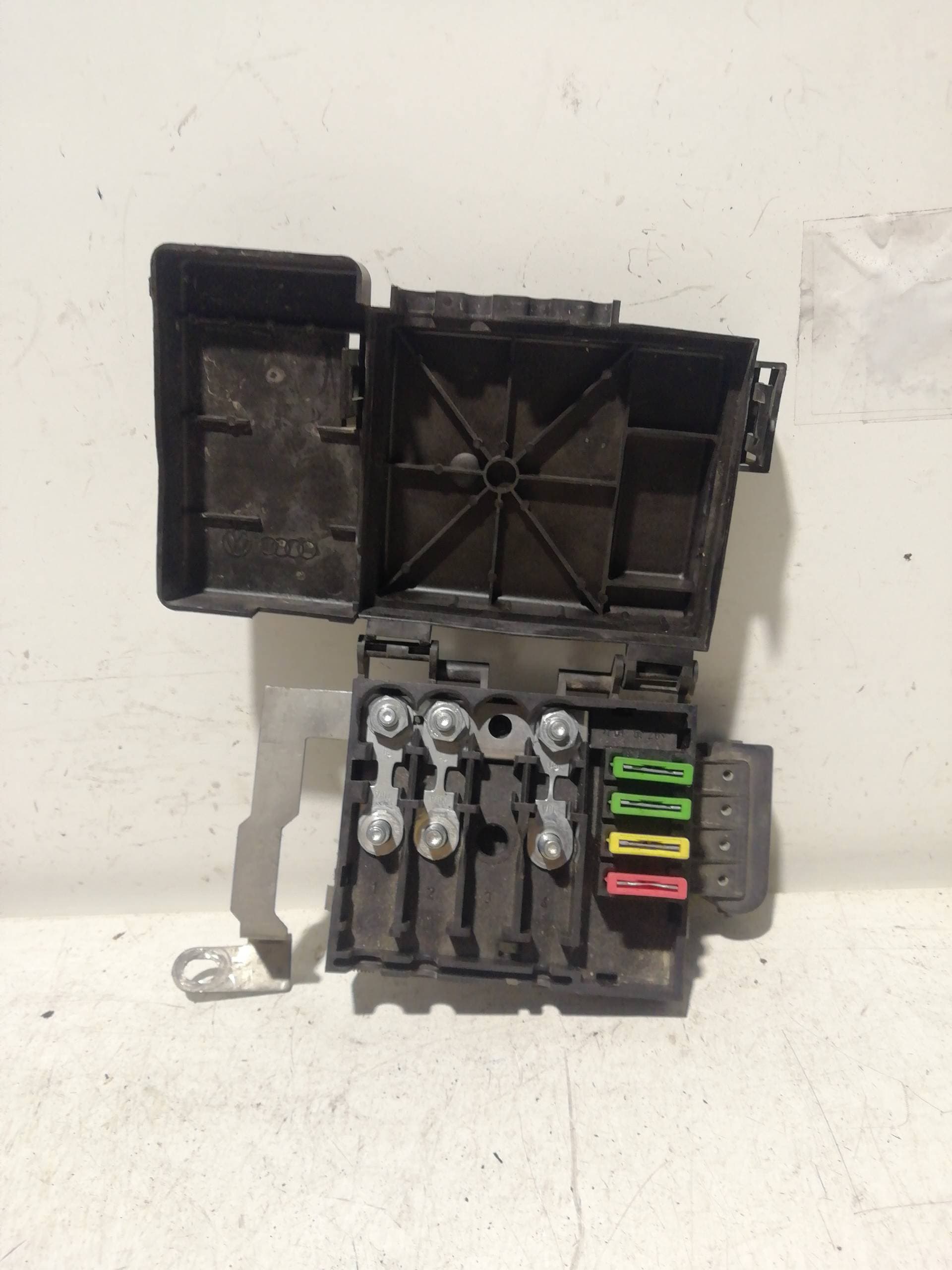 Caja reles / fusibles VOLKSWAGEN POLO BERLINA (6N1) 2