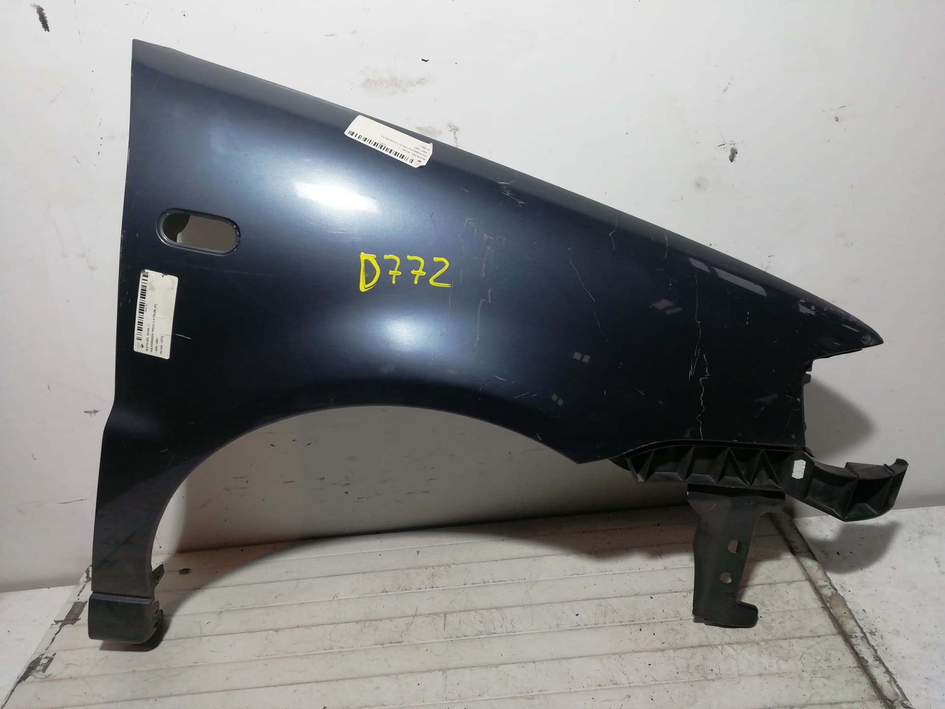 Aleta delantera derecha VOLKSWAGEN POLO BERLINA (6N1)