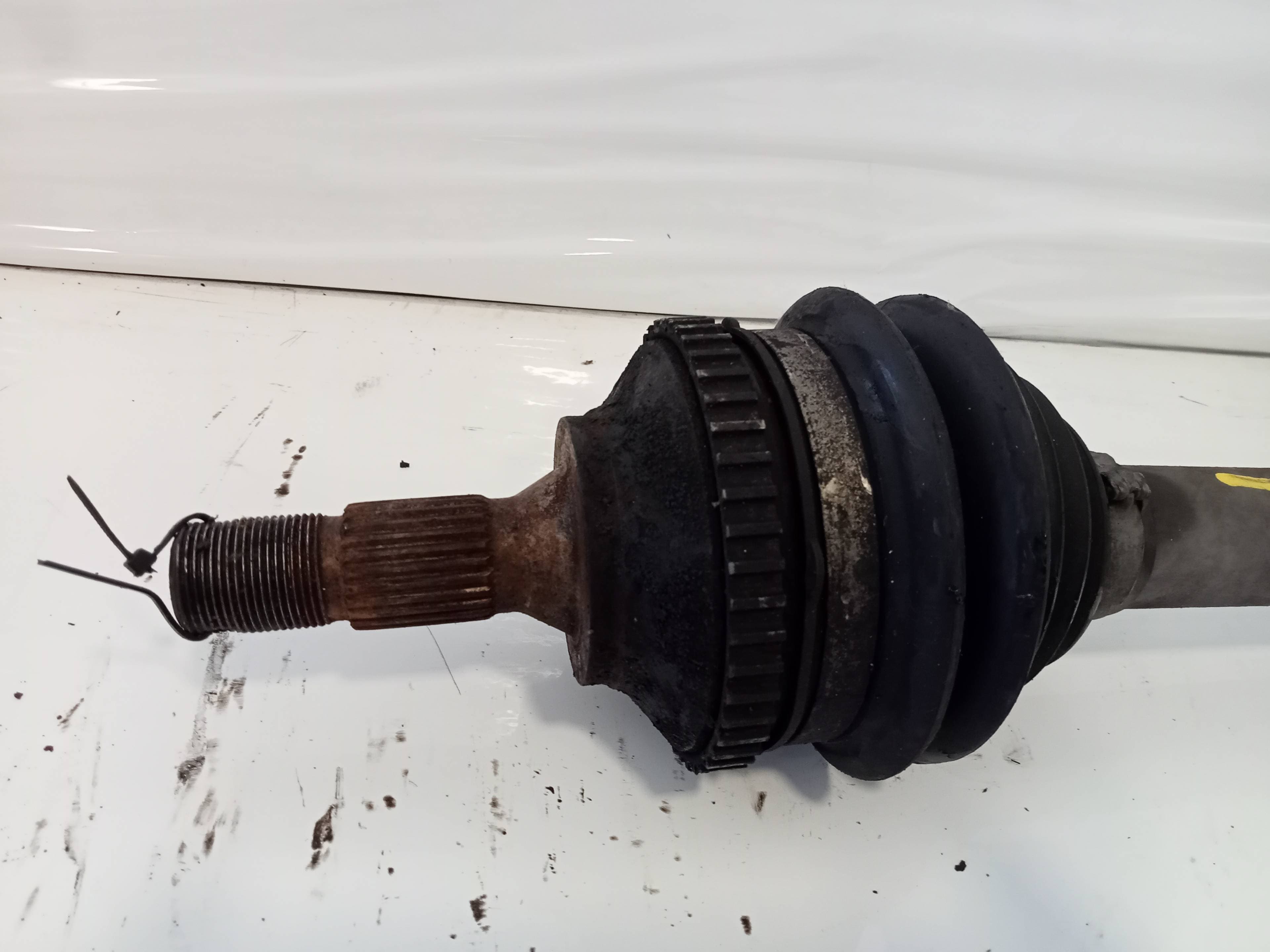 Transmision delantera izquierda VOLKSWAGEN POLO BERLINA (6N1) 2