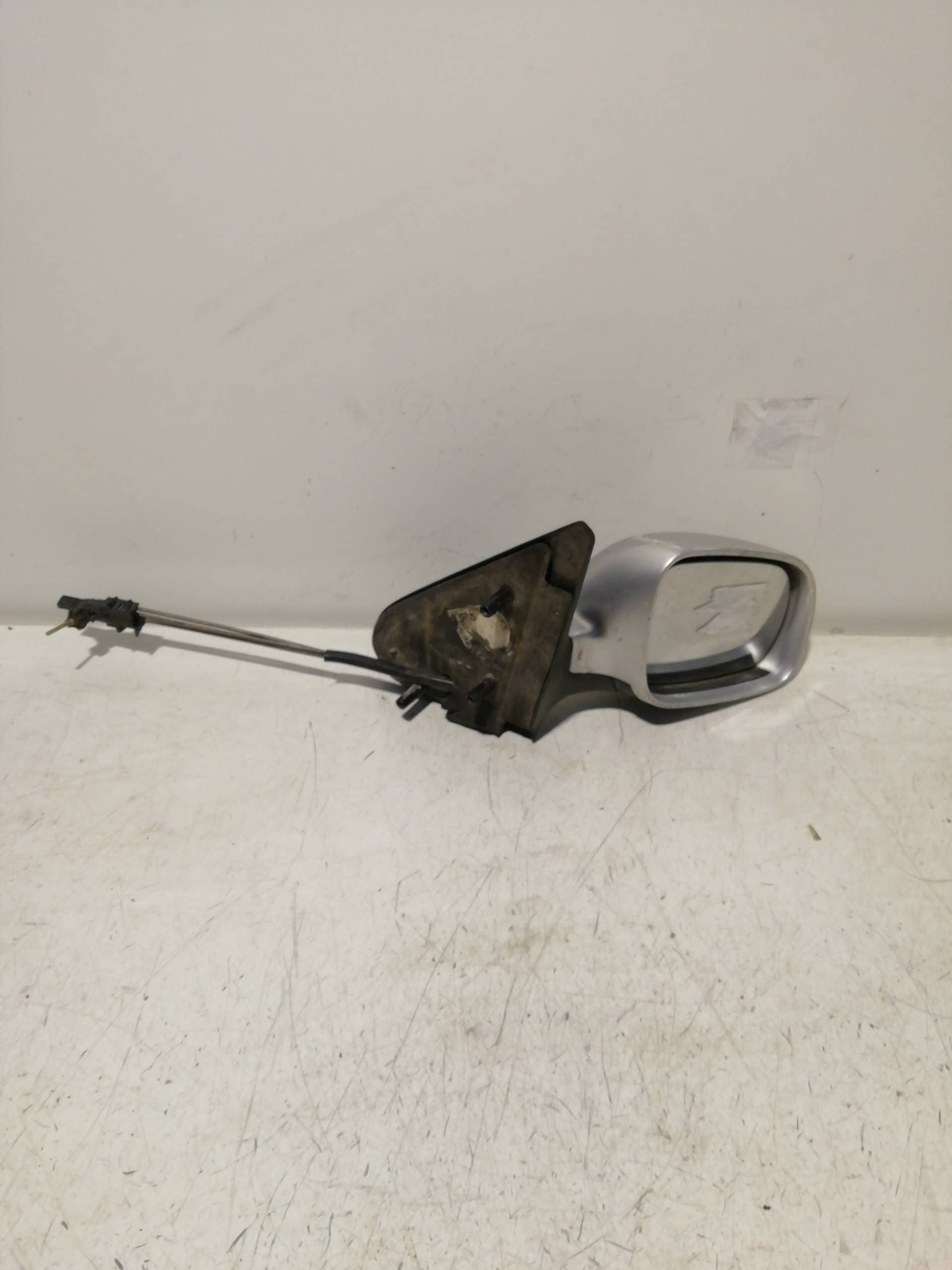 Retrovisor derecho VOLKSWAGEN POLO BERLINA (6N1)