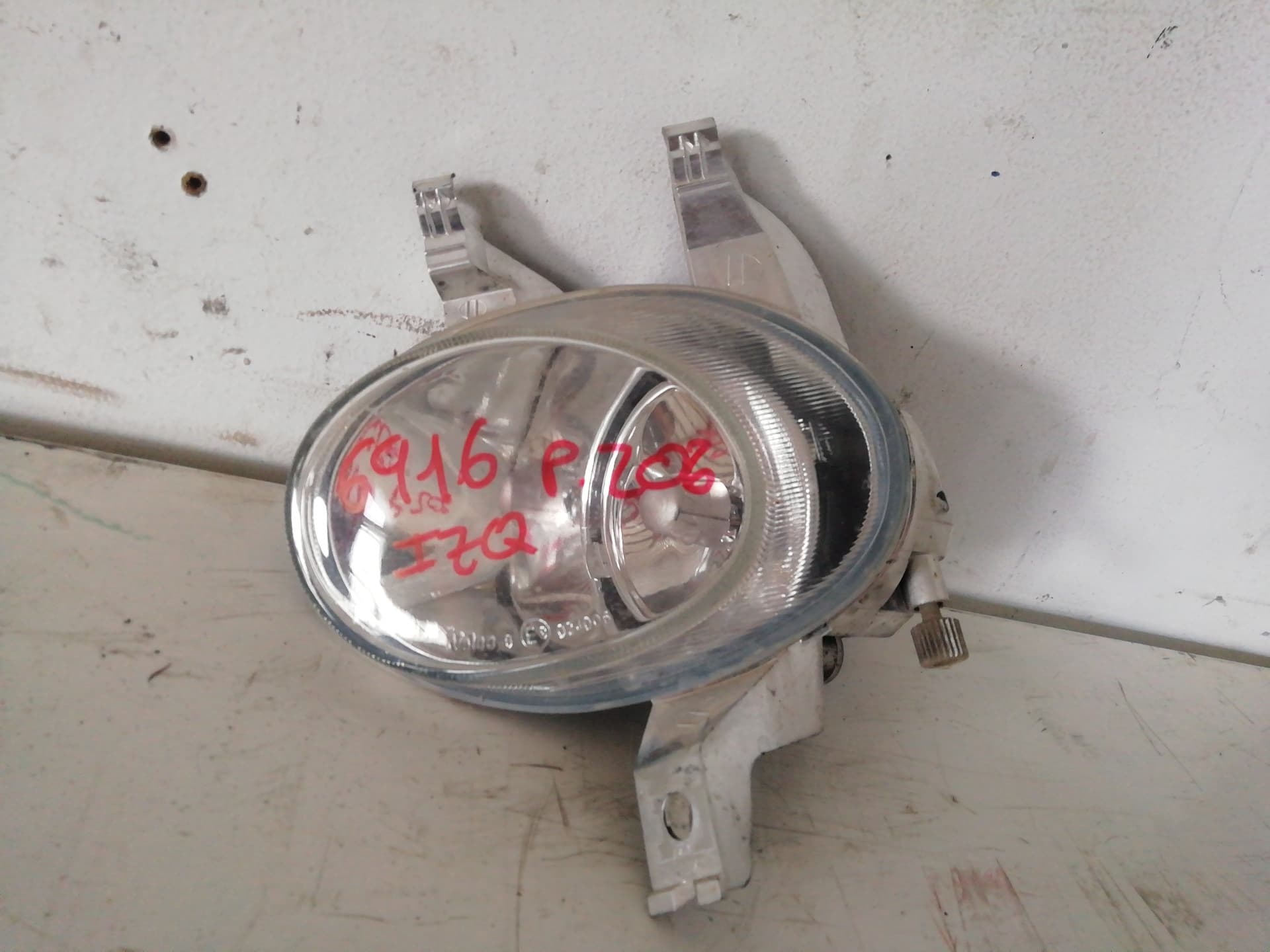Faro antiniebla izquierdo PEUGEOT 206 BERLINA
